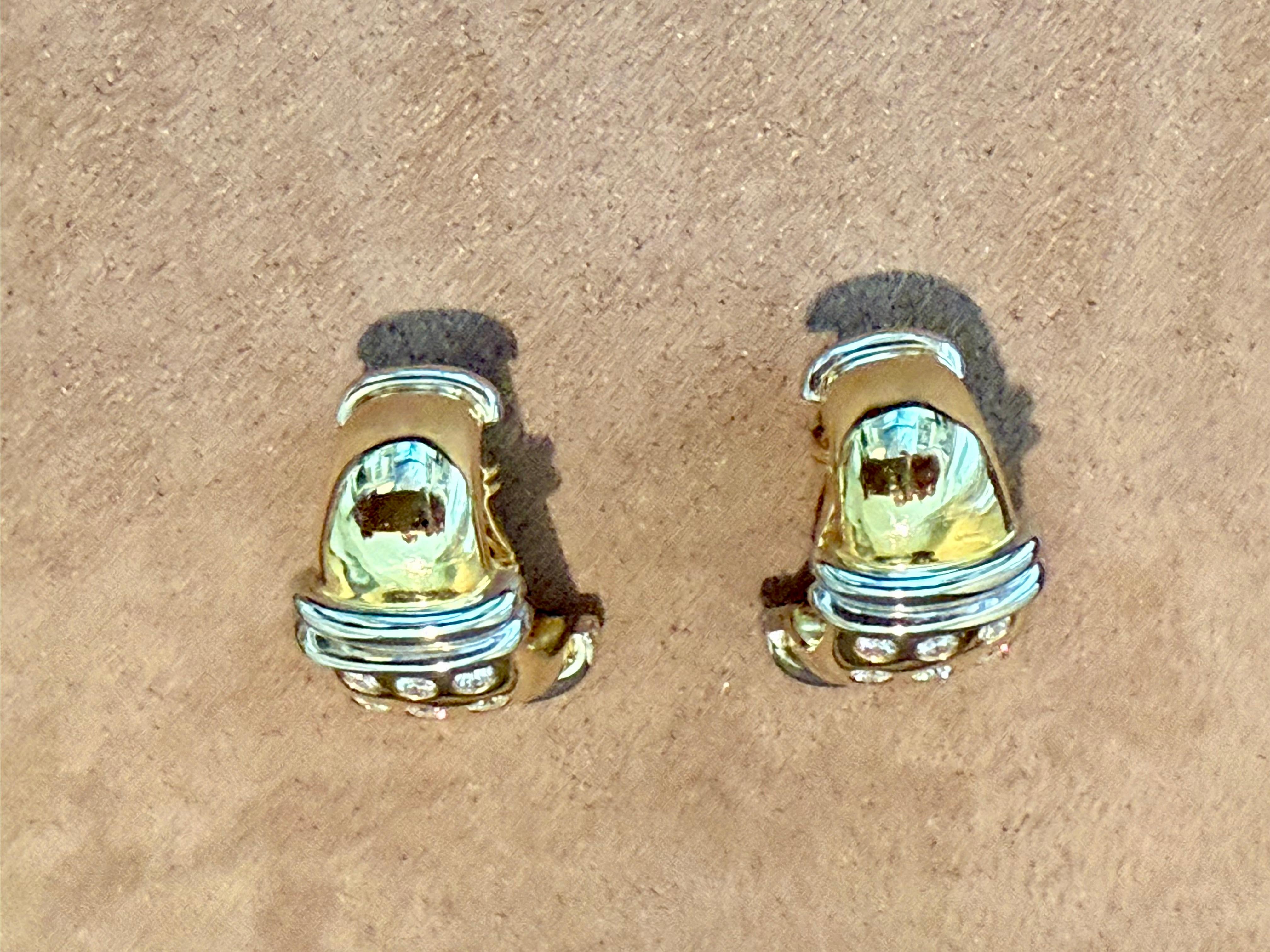 Ohrringe aus 18 K Weißgelbgold mit Diamanten und zweifarbigem Gold zum Anstecken (Brillantschliff) im Angebot