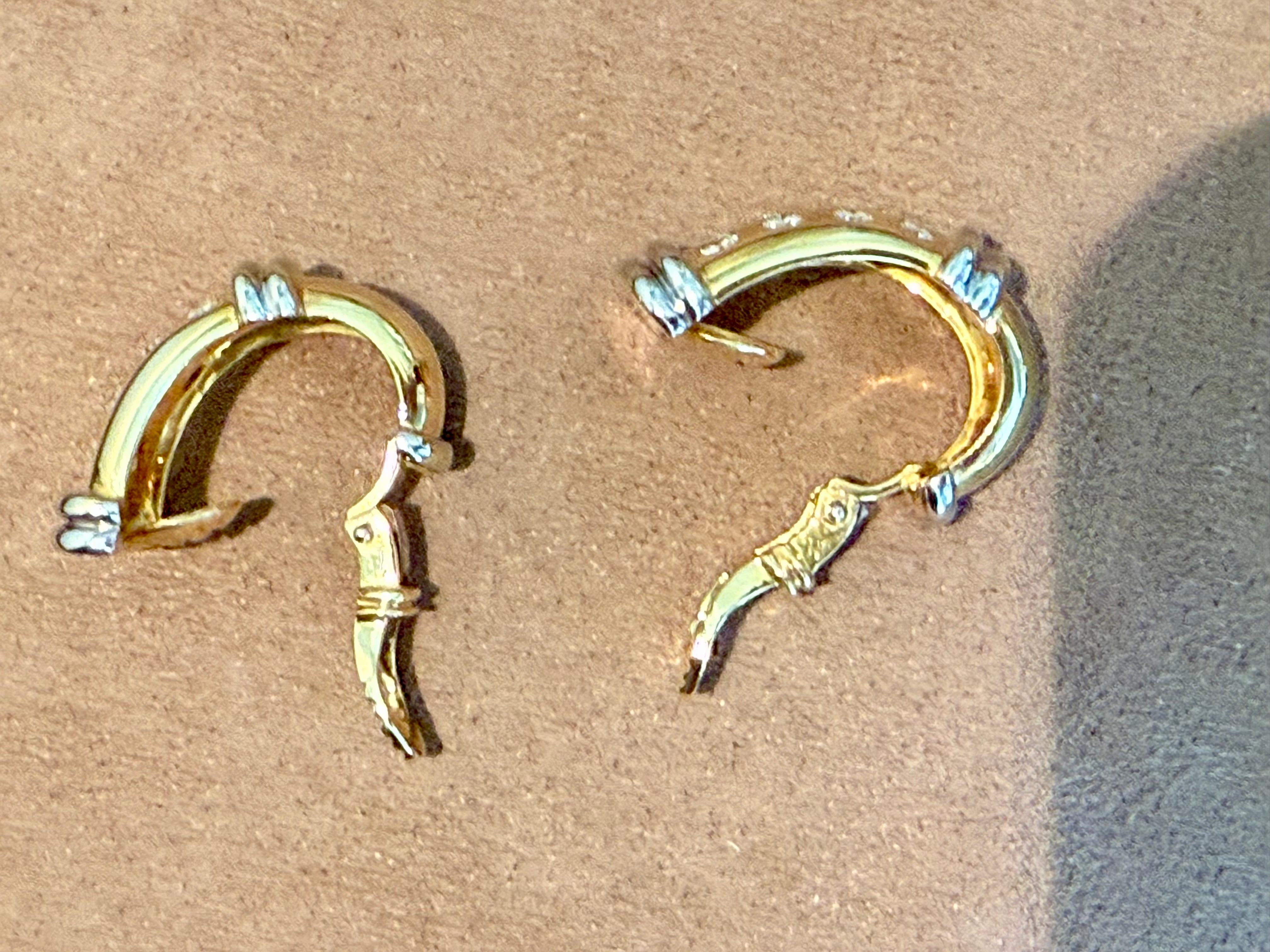 Ohrringe aus 18 K Weißgelbgold mit Diamanten und zweifarbigem Gold zum Anstecken im Angebot 1