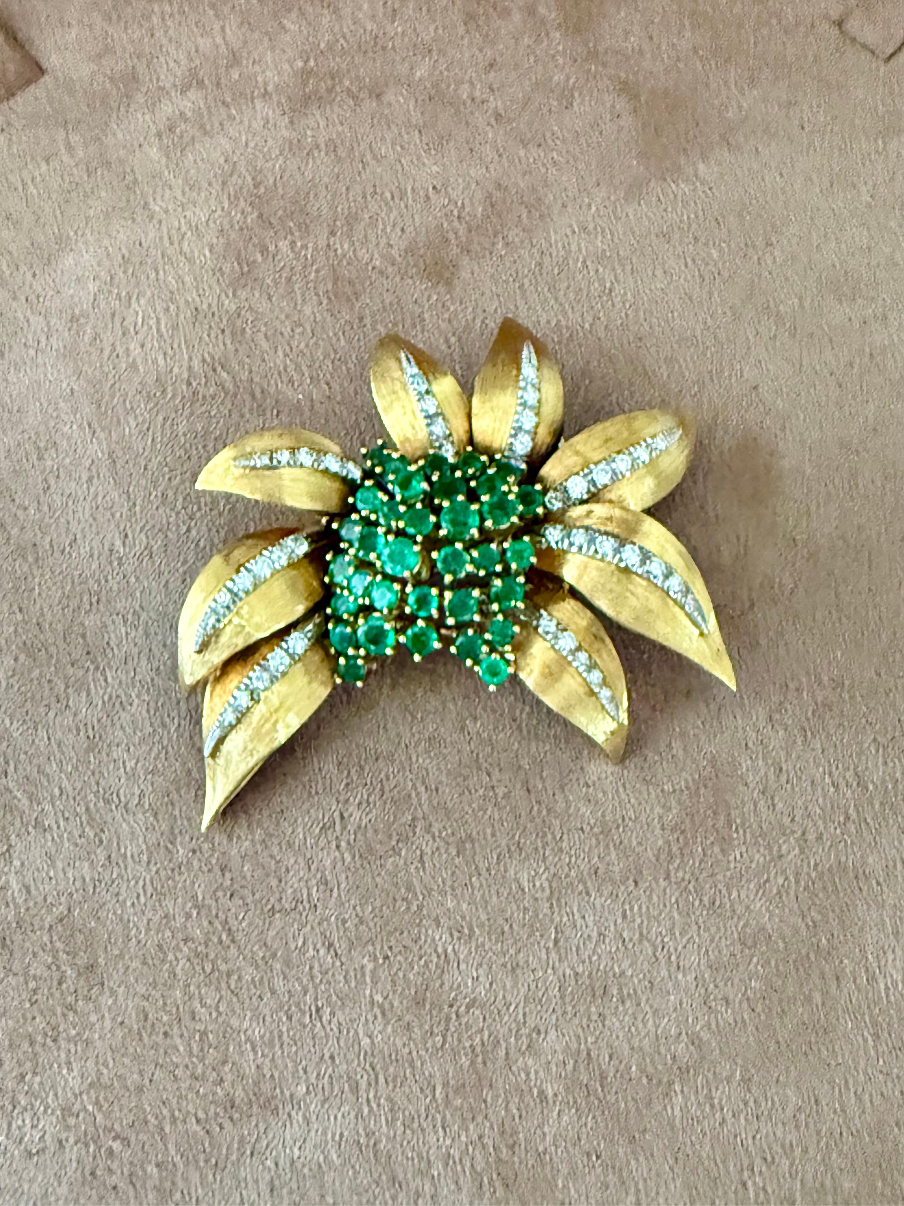 Women's 18 K yellow and white Gold 1960 Vintage Emerald Diamond Brooch For Sale