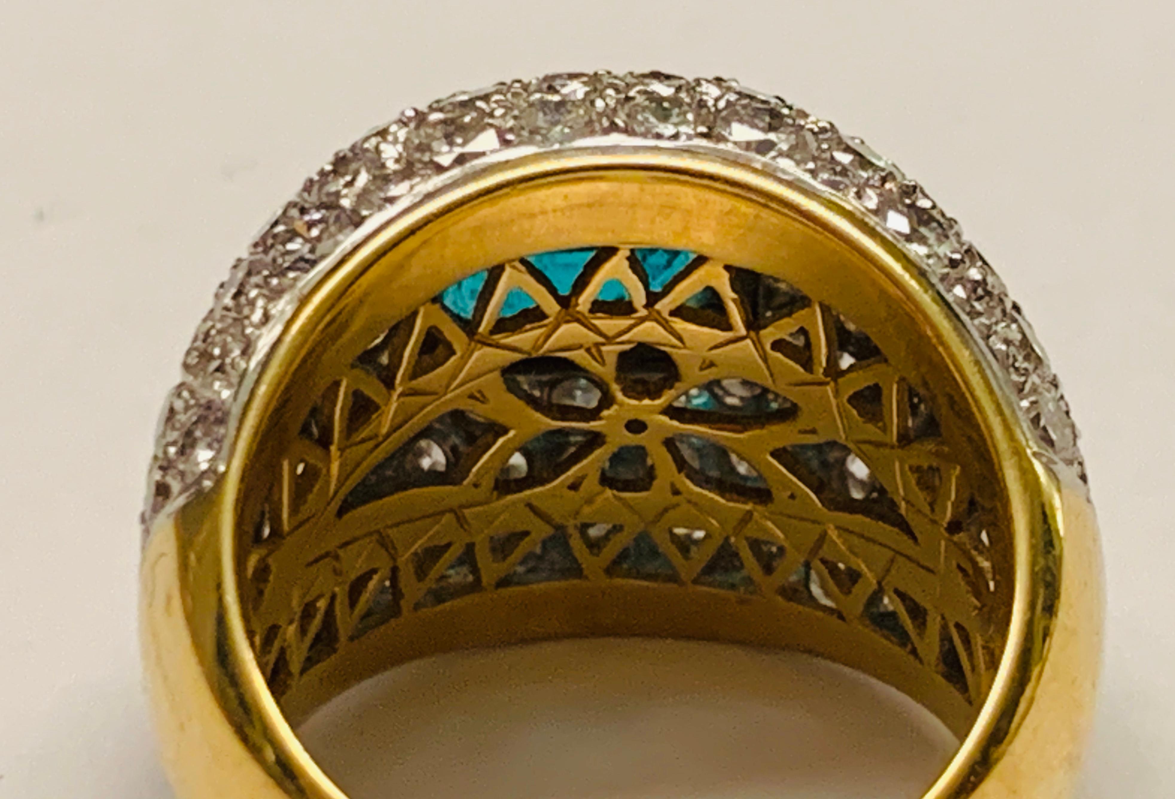 18 Karat Yellow and White Gold Dome Shaped Emerald and Diamond Ring In Good Condition For Sale In Zurich, Zollstrasse