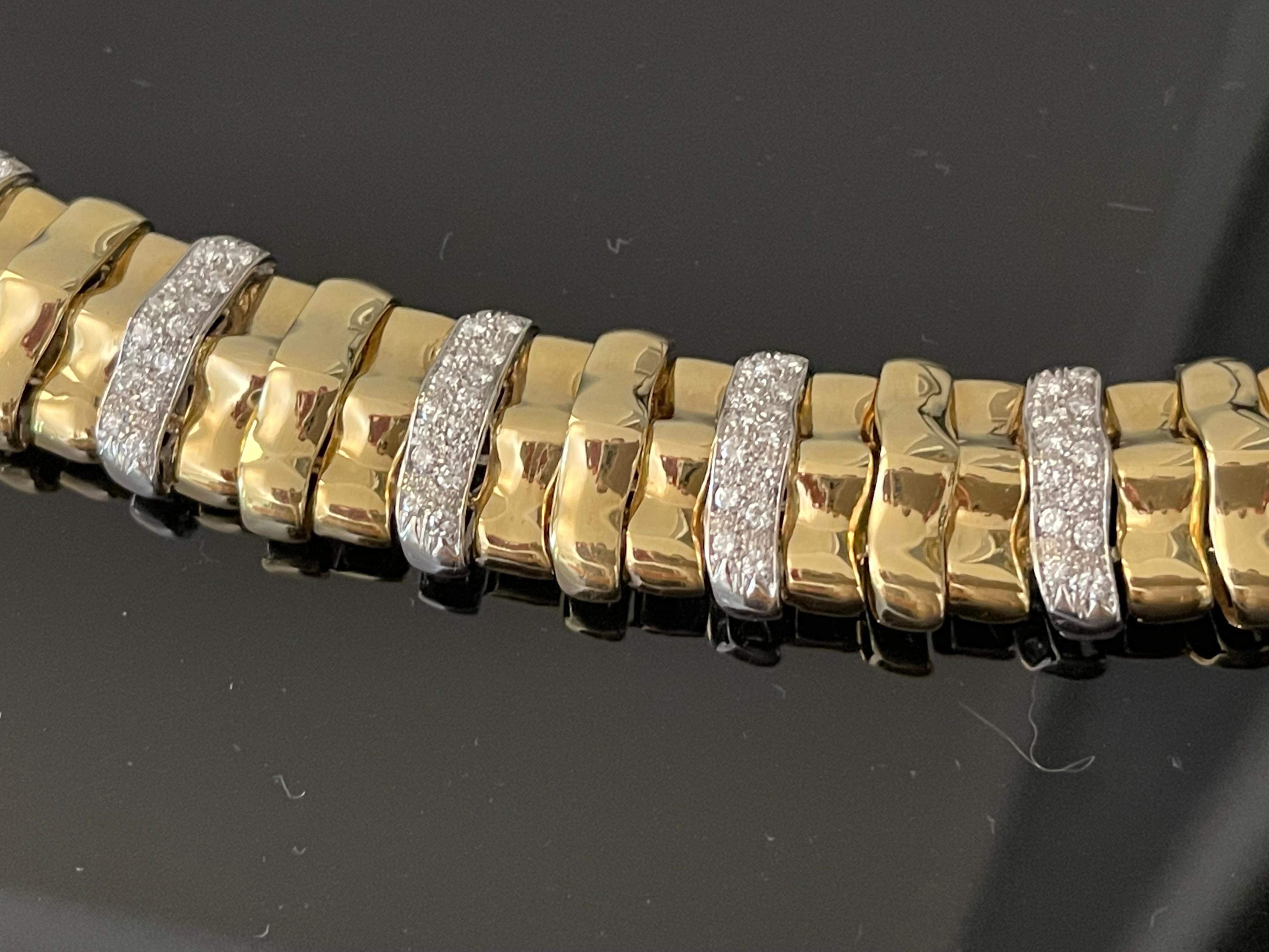 18 K Yellow and White Gold Vintage Bracelet with Diamonds In Good Condition For Sale In Zurich, Zollstrasse