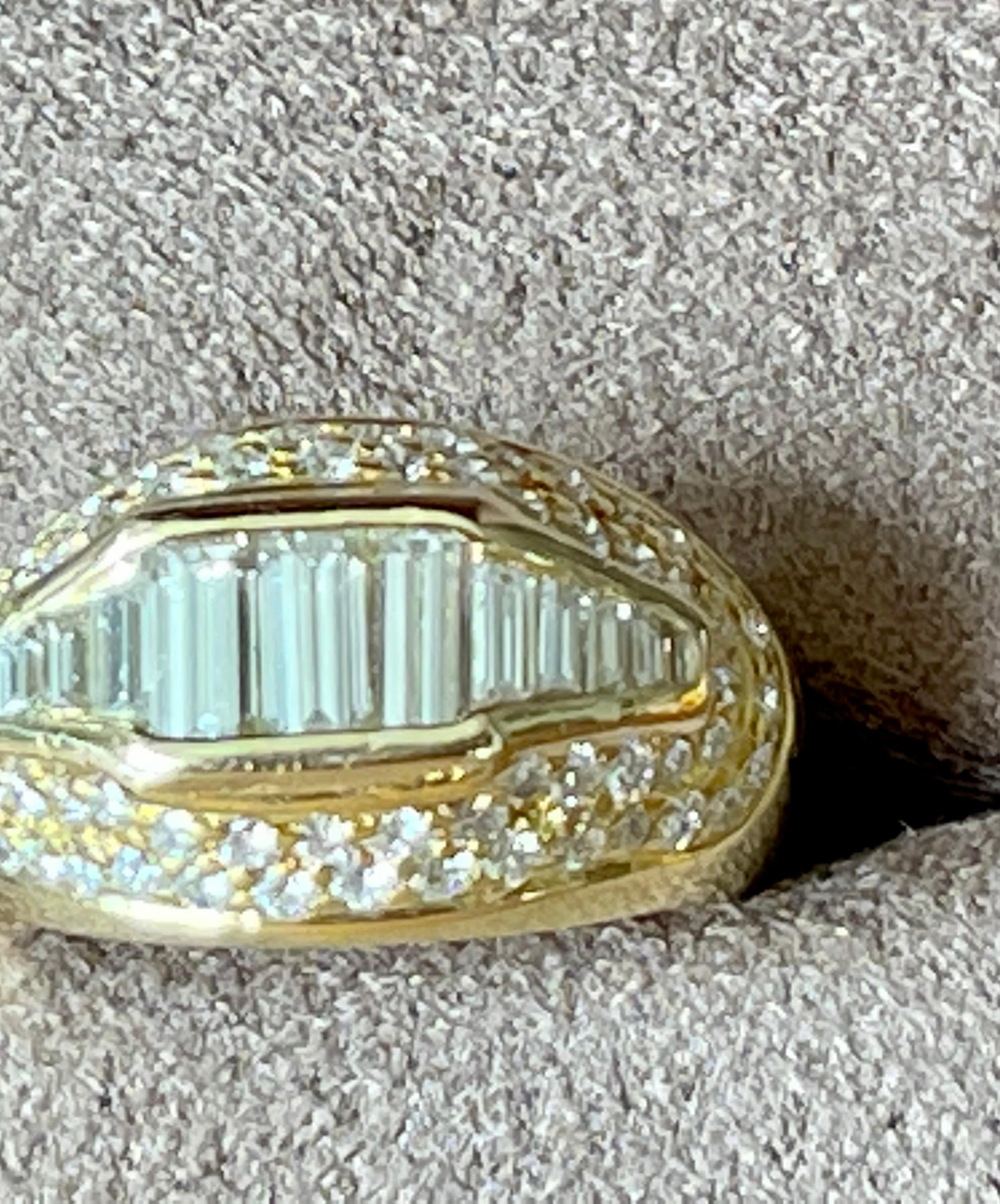 Women's or Men's 18 K Yellow Gold Band Ring Baguettes & Diamonds For Sale