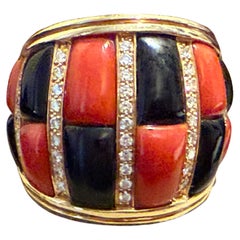 18 K yellow Gold Band Ring Onyx Coral Diamond by Péclard Zurich