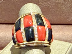18 K yellow Gold Band Ring Onyx Coral Diamond by Péclard Zurich 18 K yellow Gold Band Ring Onyx Coral Diamond by Péclard Zurich