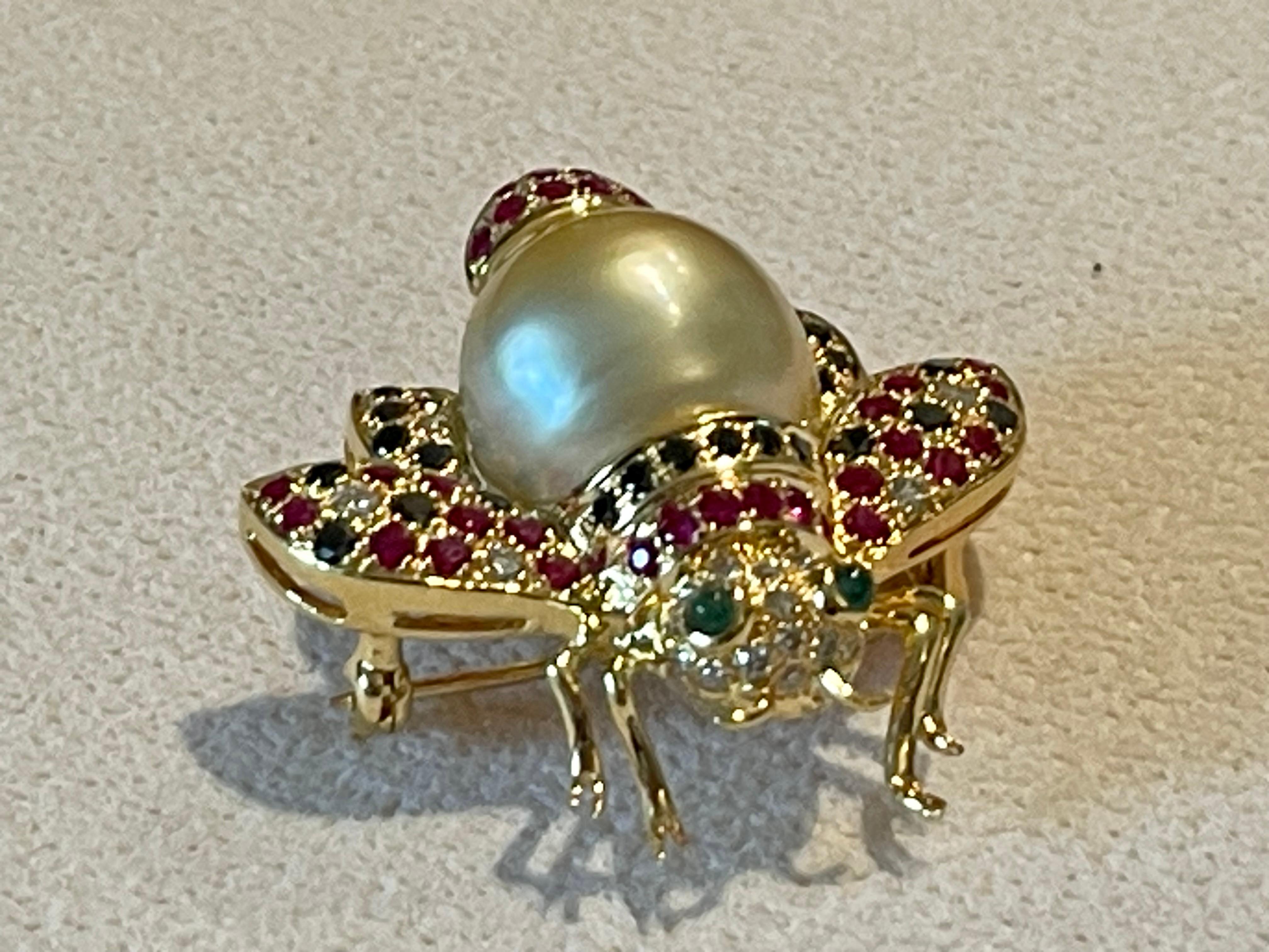 For all bee lovers- you are staring at a exquisite pin brooch!
Beautiful Bumble Bee brooch, set with 22 white brilliant cut Diamonds weighing 0.30 ct , G color, vs clarity, 25 black  Diamonds weighing 0.53 ct,  31 Rubies weighing 0.92 ct and 2
