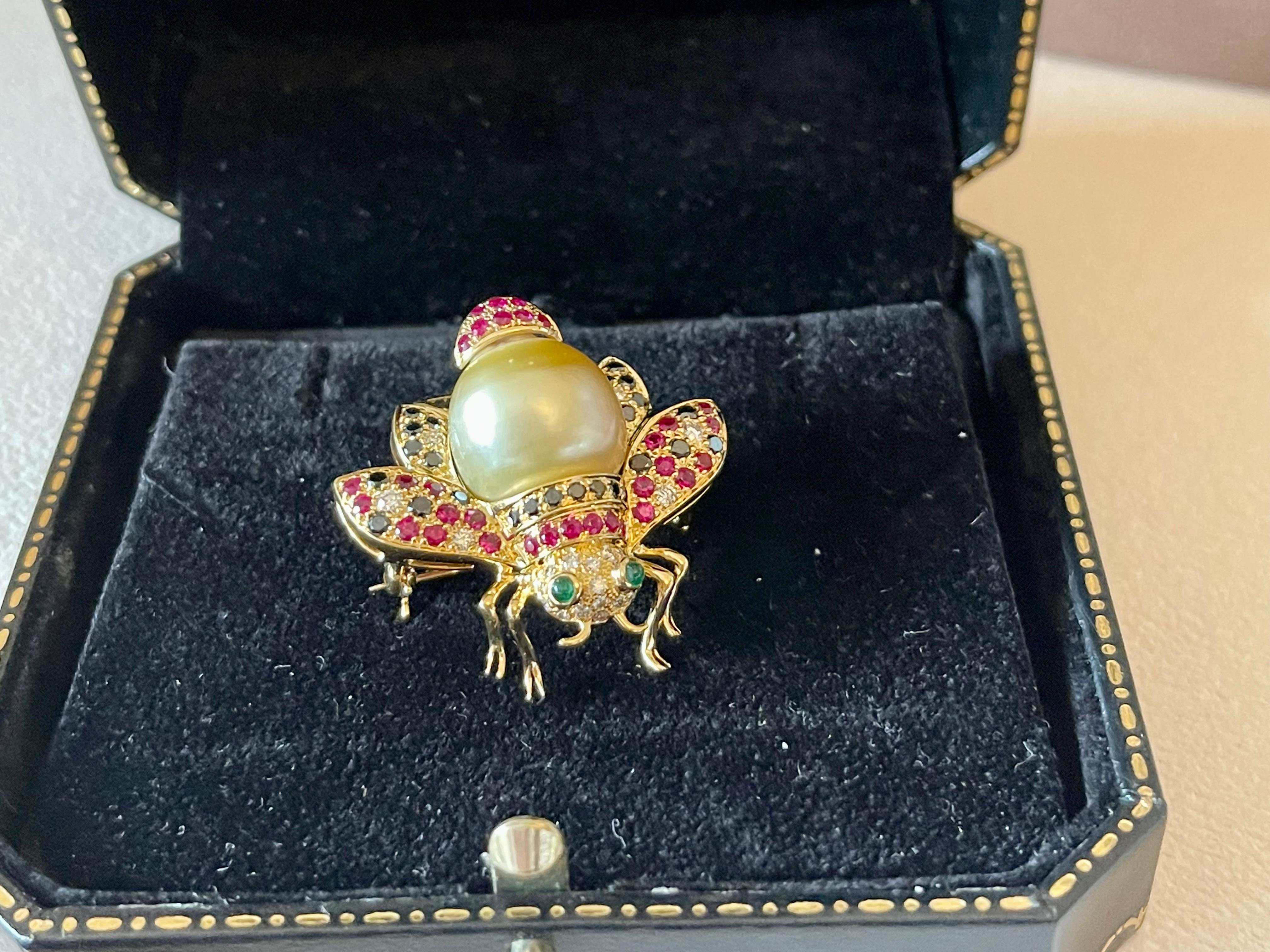 18 K yellow Gold bee brooch golden South Sea Pearl Diamond Emerald Ruby For Sale 2