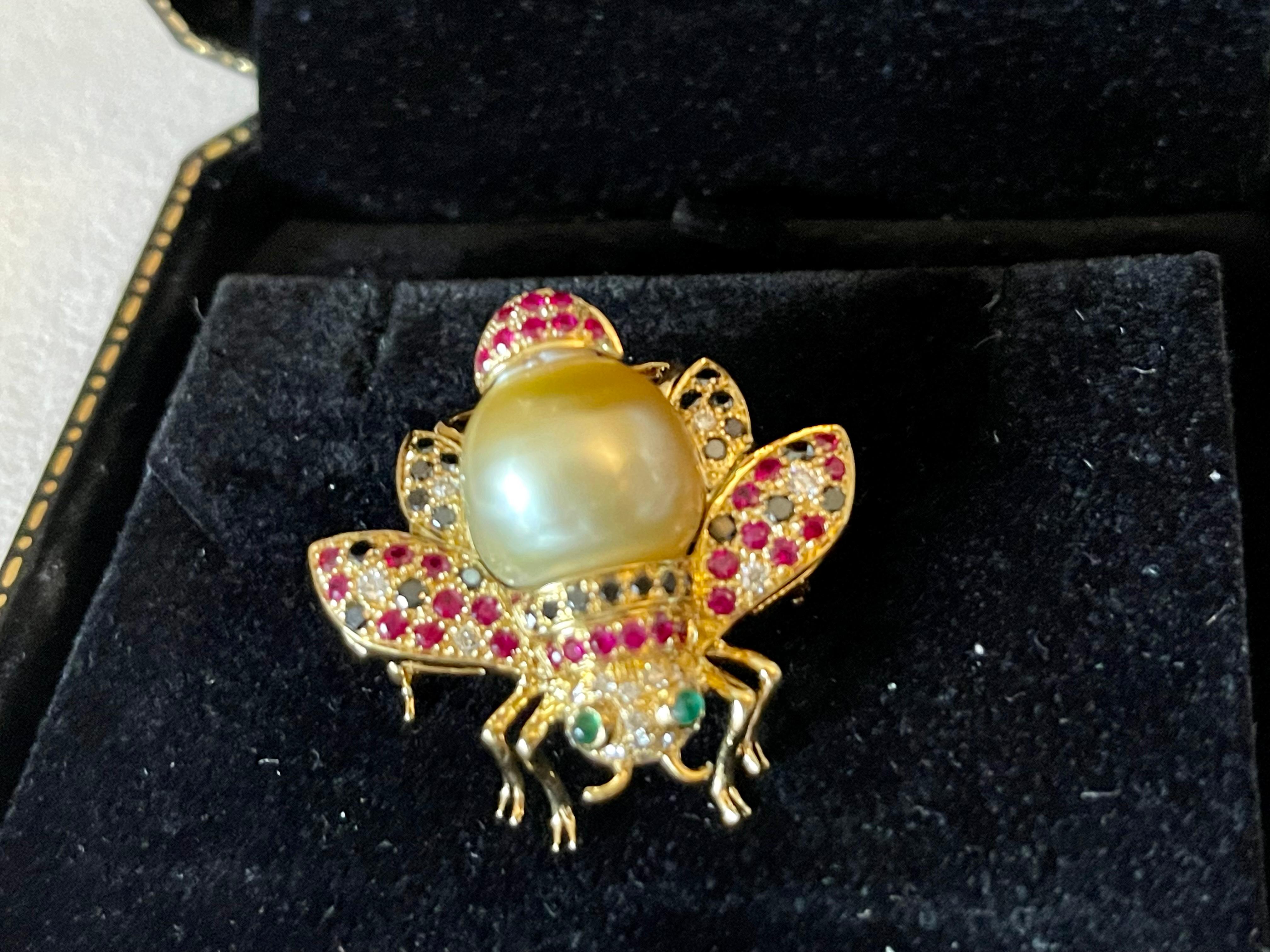 18 K yellow Gold bee brooch golden South Sea Pearl Diamond Emerald Ruby For Sale 3