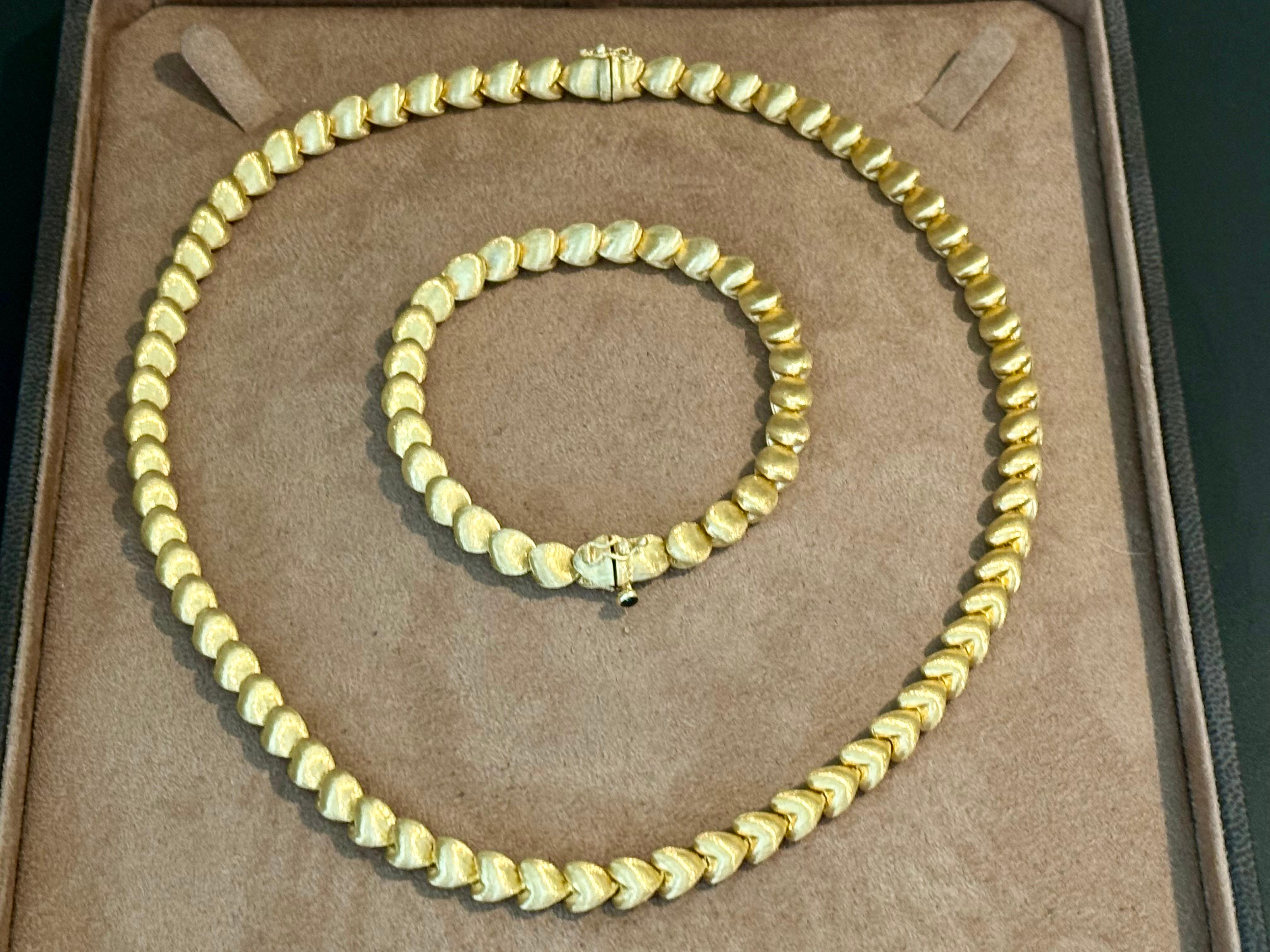 18 K yellow Gold brushed Necklace/Bracelet by Gubelin Lucern Switzerland In Excellent Condition For Sale In Zurich, Zollstrasse