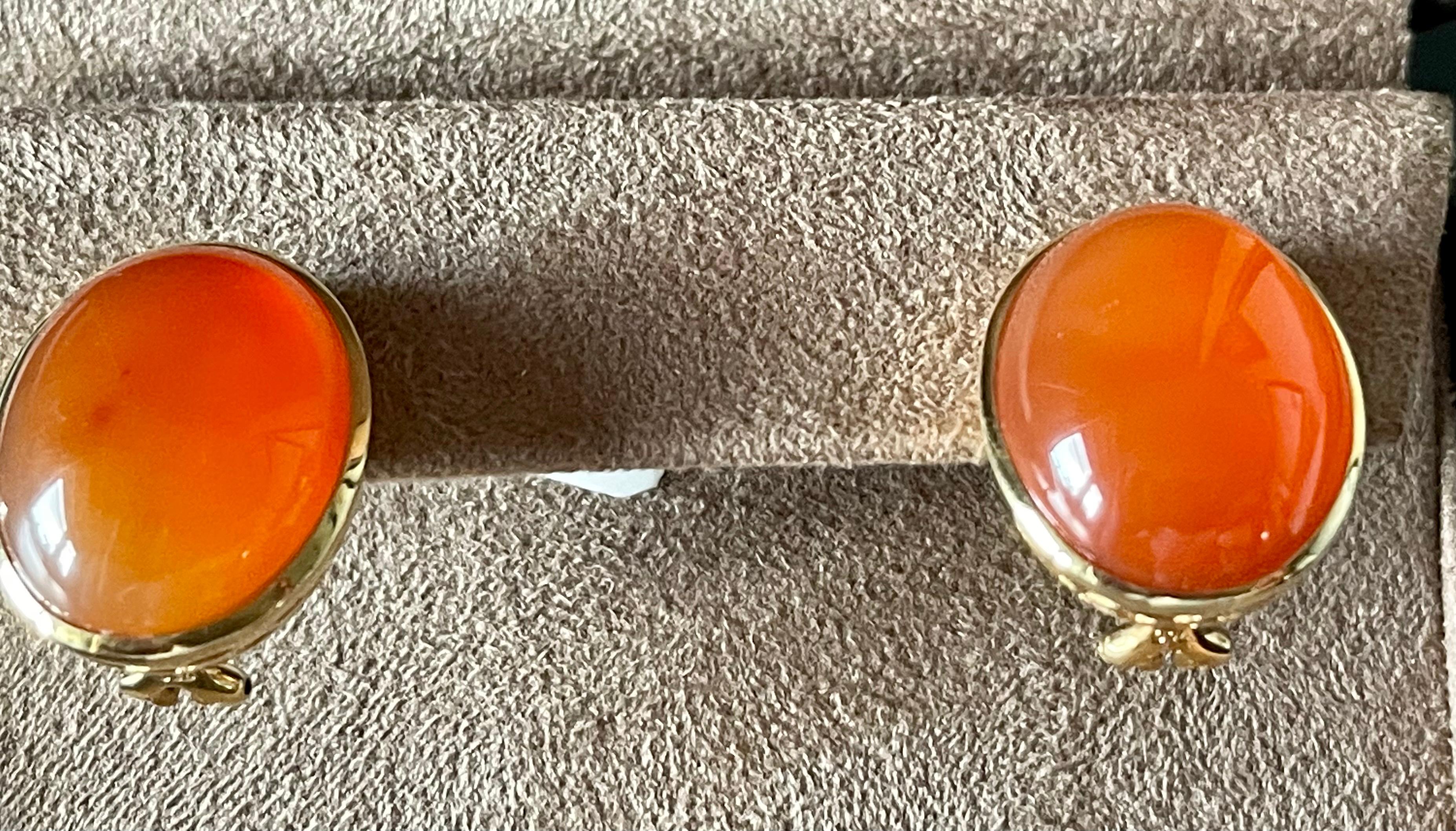 Cabochon 18 K Yellow Gold Carnelian Earclips For Sale