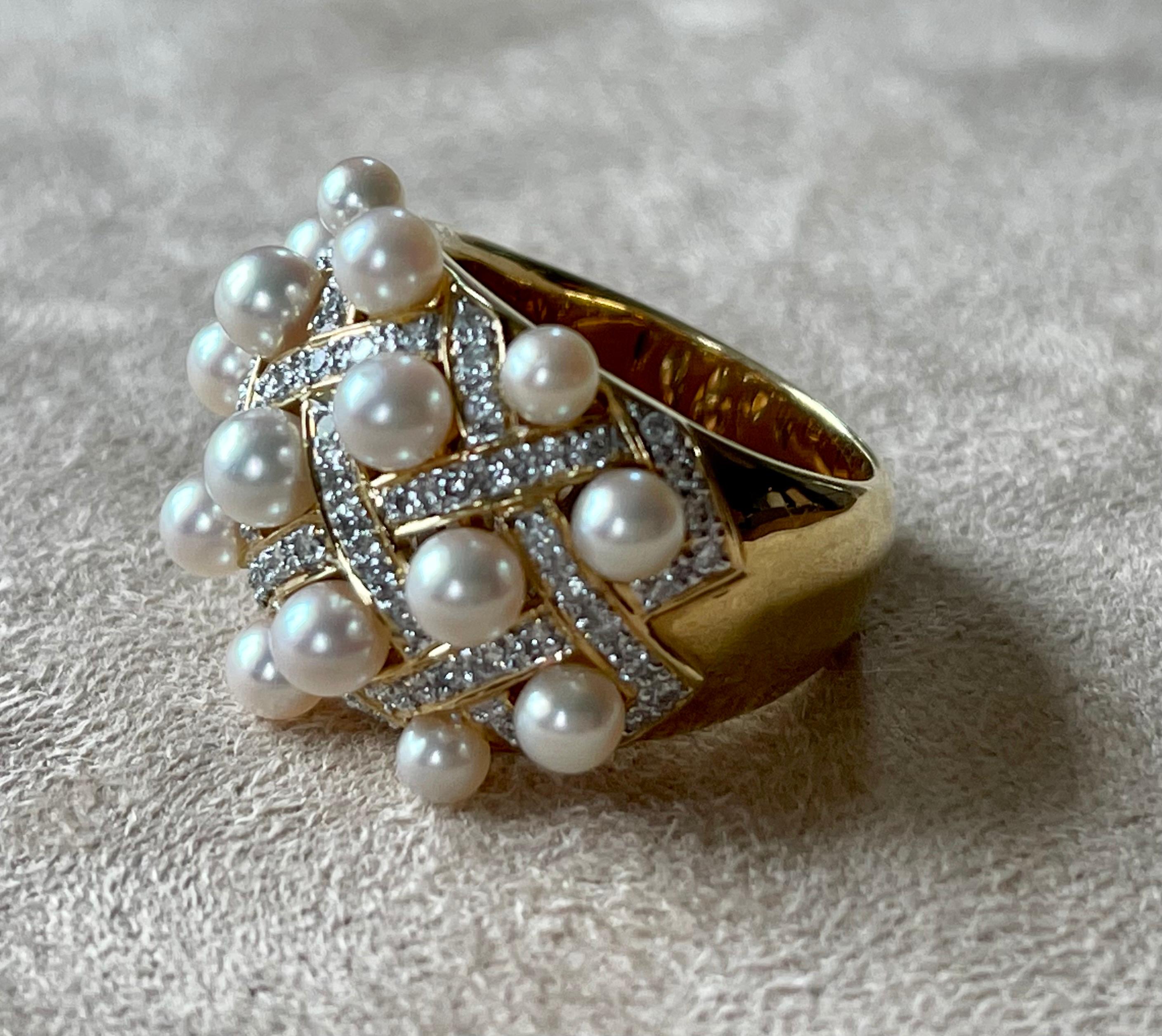 Contemporary 18 K Yellow Gold Cultured Pearl Diamonds Ring For Sale