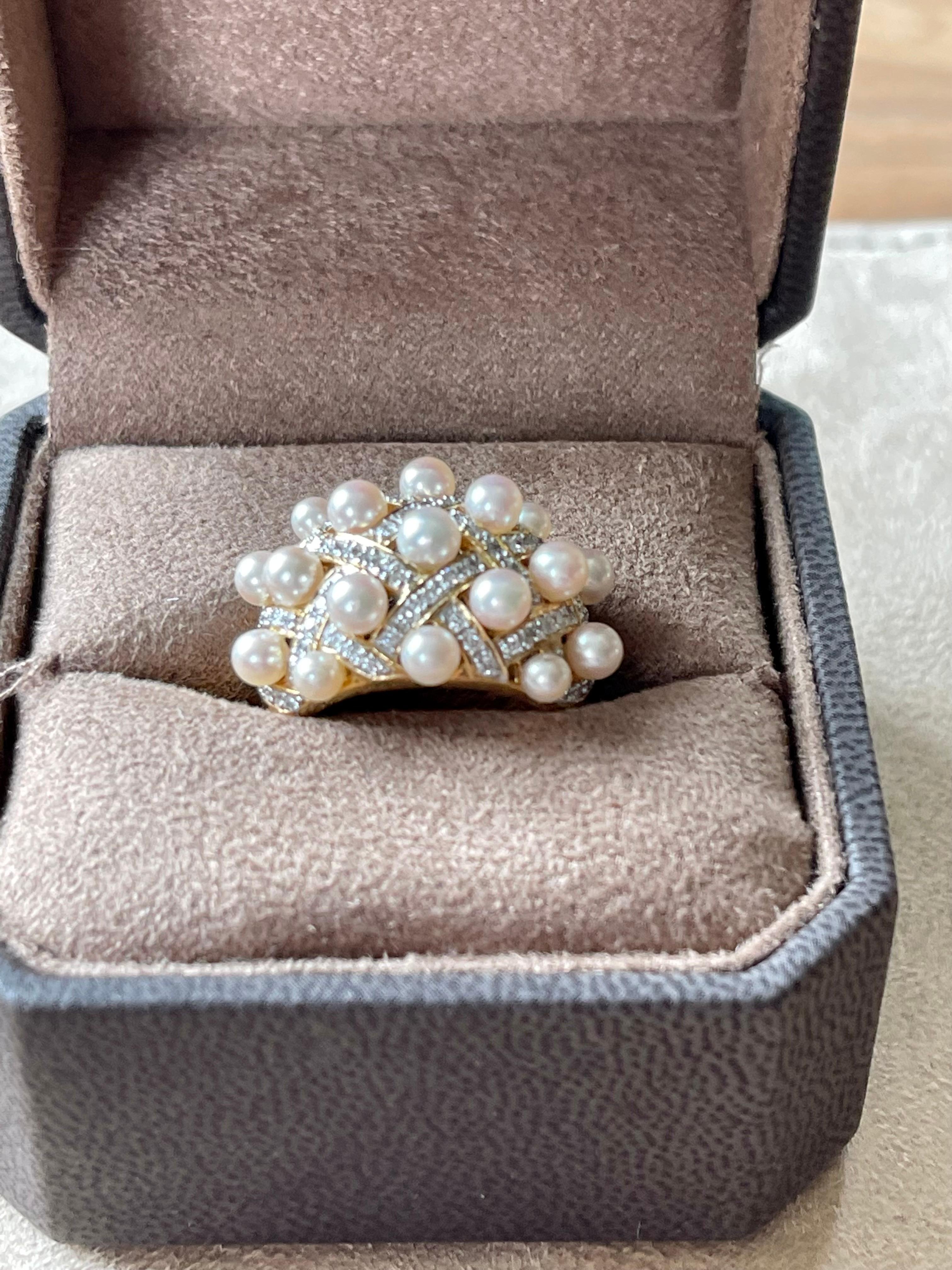 18 K Yellow Gold Cultured Pearl Diamonds Ring In Good Condition For Sale In Zurich, Zollstrasse