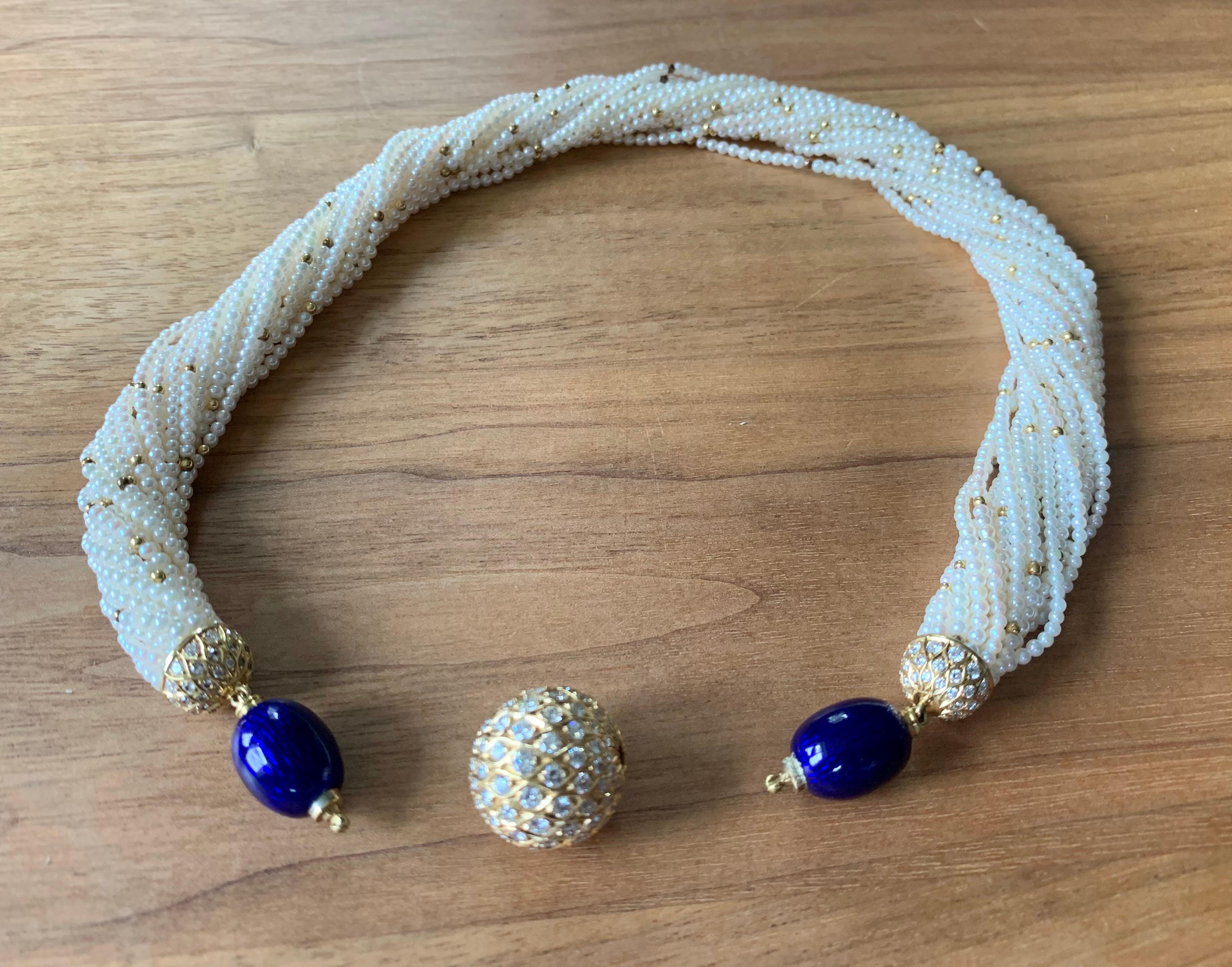 Contemporain Fermoir boule en or jaune 18 carats avec perles de culture, émail et diamants en forme de torsadé en vente