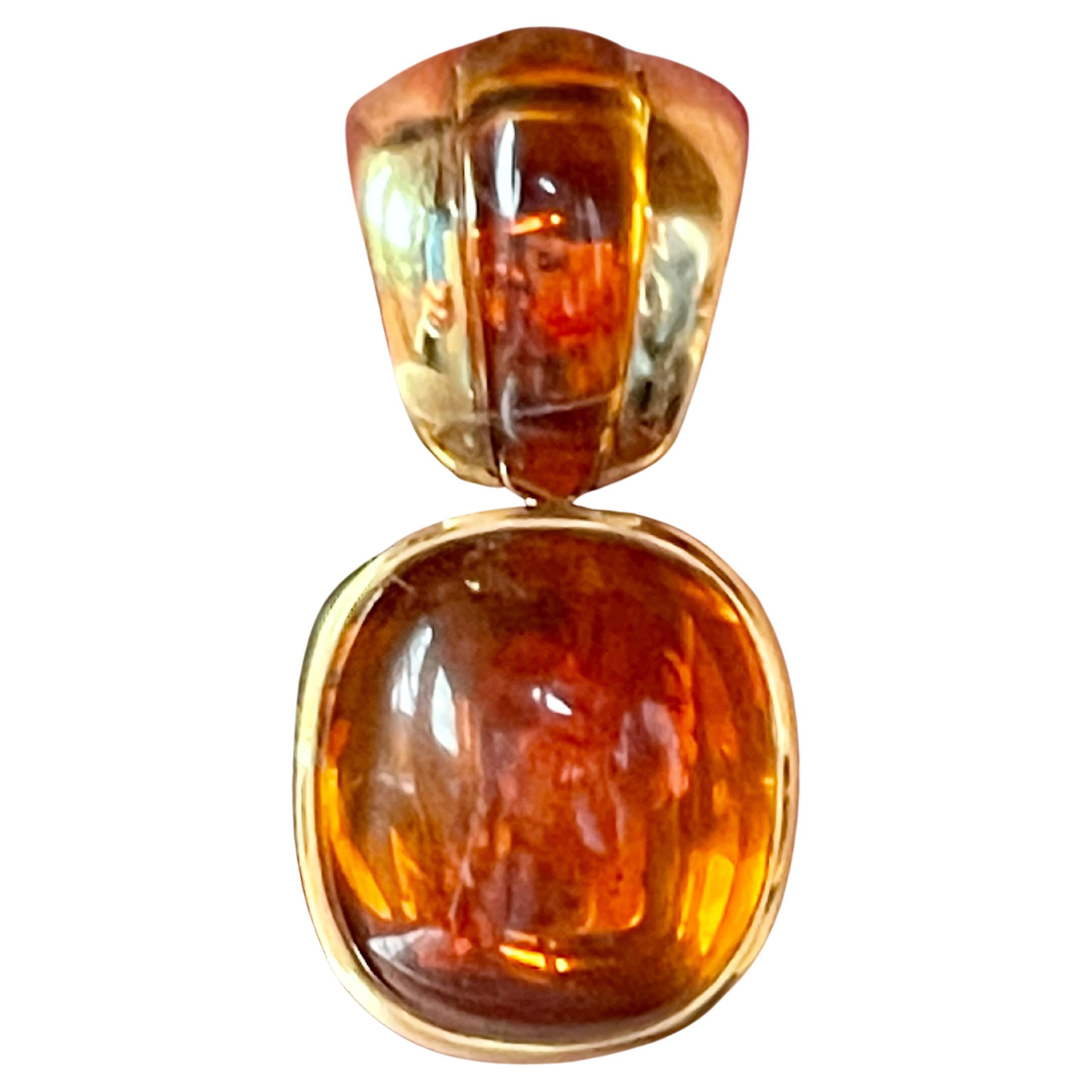Ein Paar prächtige Ohrringe aus 18 K Gelbgold von dem renommierten Schweizer Juwelier Majo Fruithof mit schönen honigfarbenen Zitrinen, die an einem Gelbgold-Reif hängen. 
Meisterhaft handgefertigtes Stück! Echtheit und Geld zurück ist garantiert.