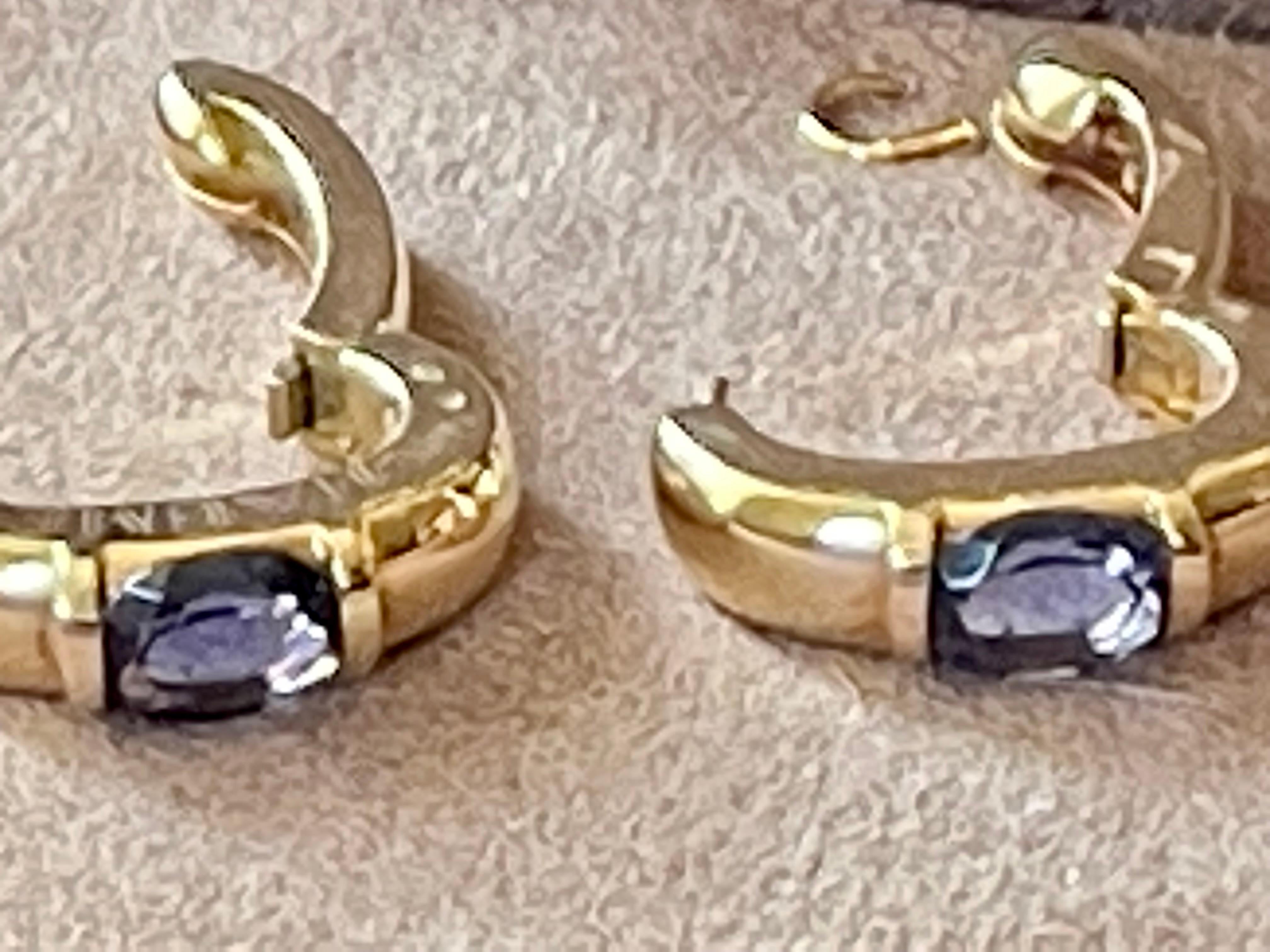 18 K Yellow Gold Hoop Style Earrings with Iolite Signed Chaumet In Good Condition For Sale In Zurich, Zollstrasse