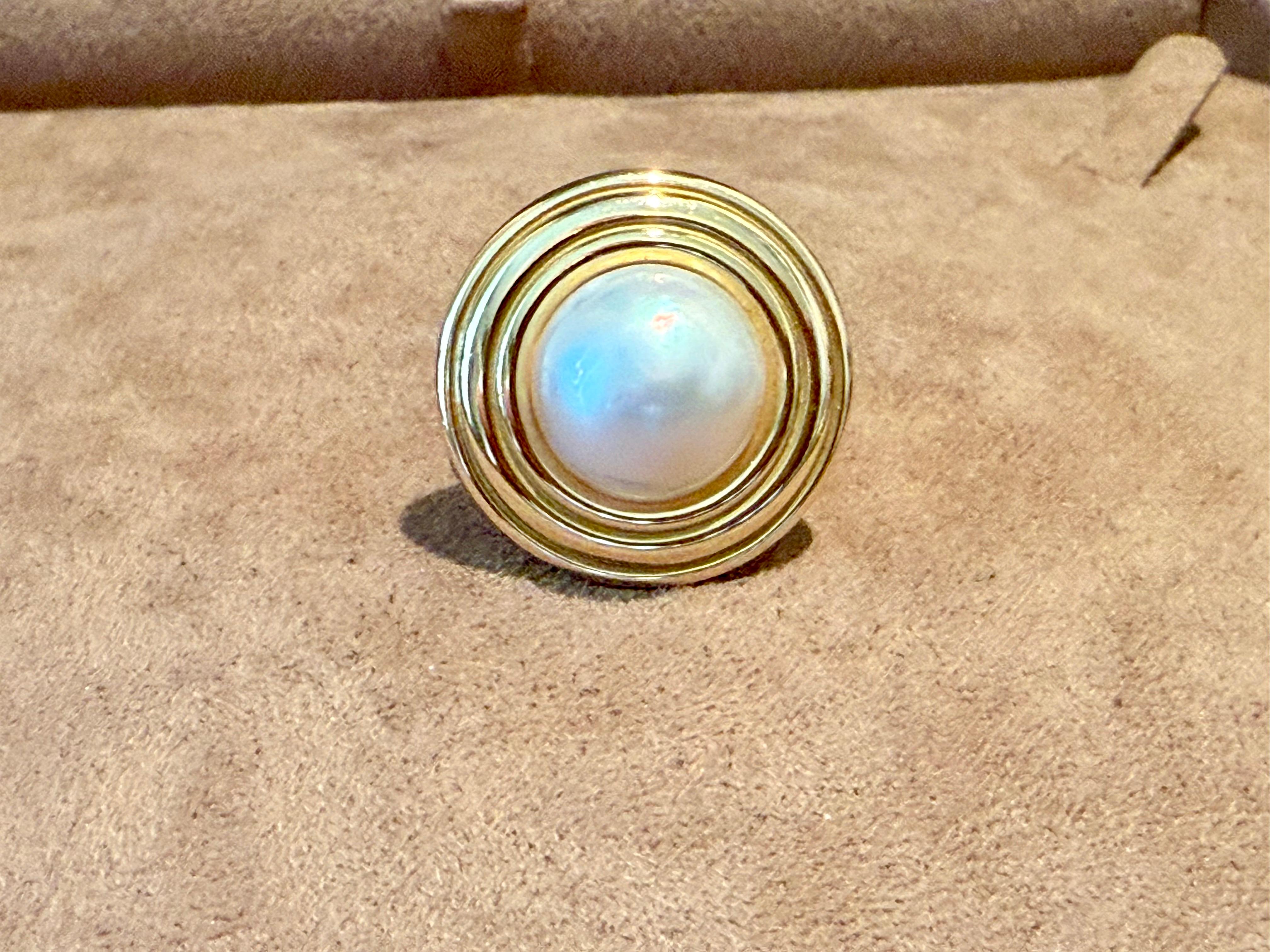 Taglio rotondo Anello con perle Mabe in oro giallo 18 K. Gubelin Lucerne Svizzera in vendita