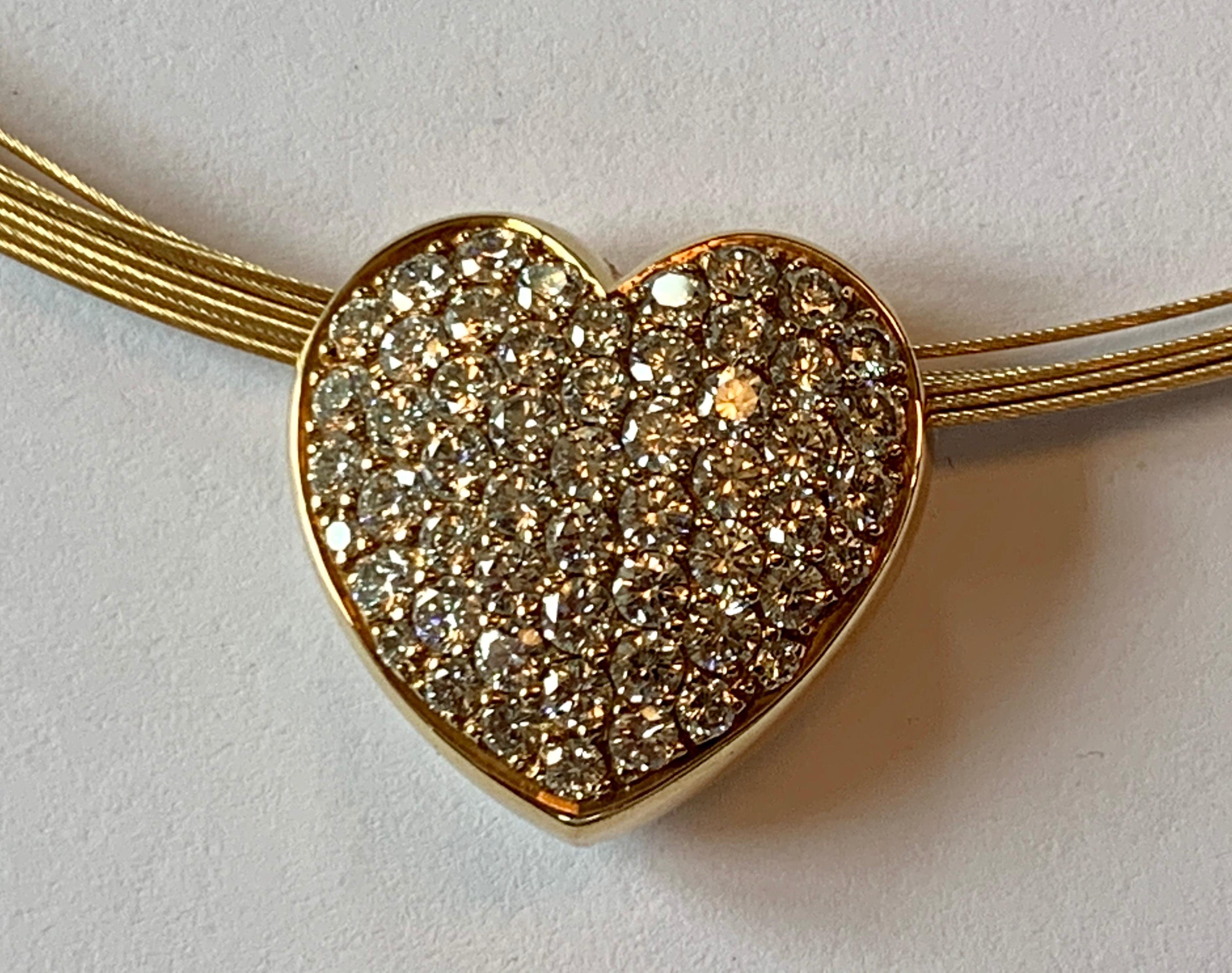 18 Karat Yellow Gold Multi-Strand Wire Necklace with Diamond Heart Pendant In Good Condition For Sale In Zurich, Zollstrasse