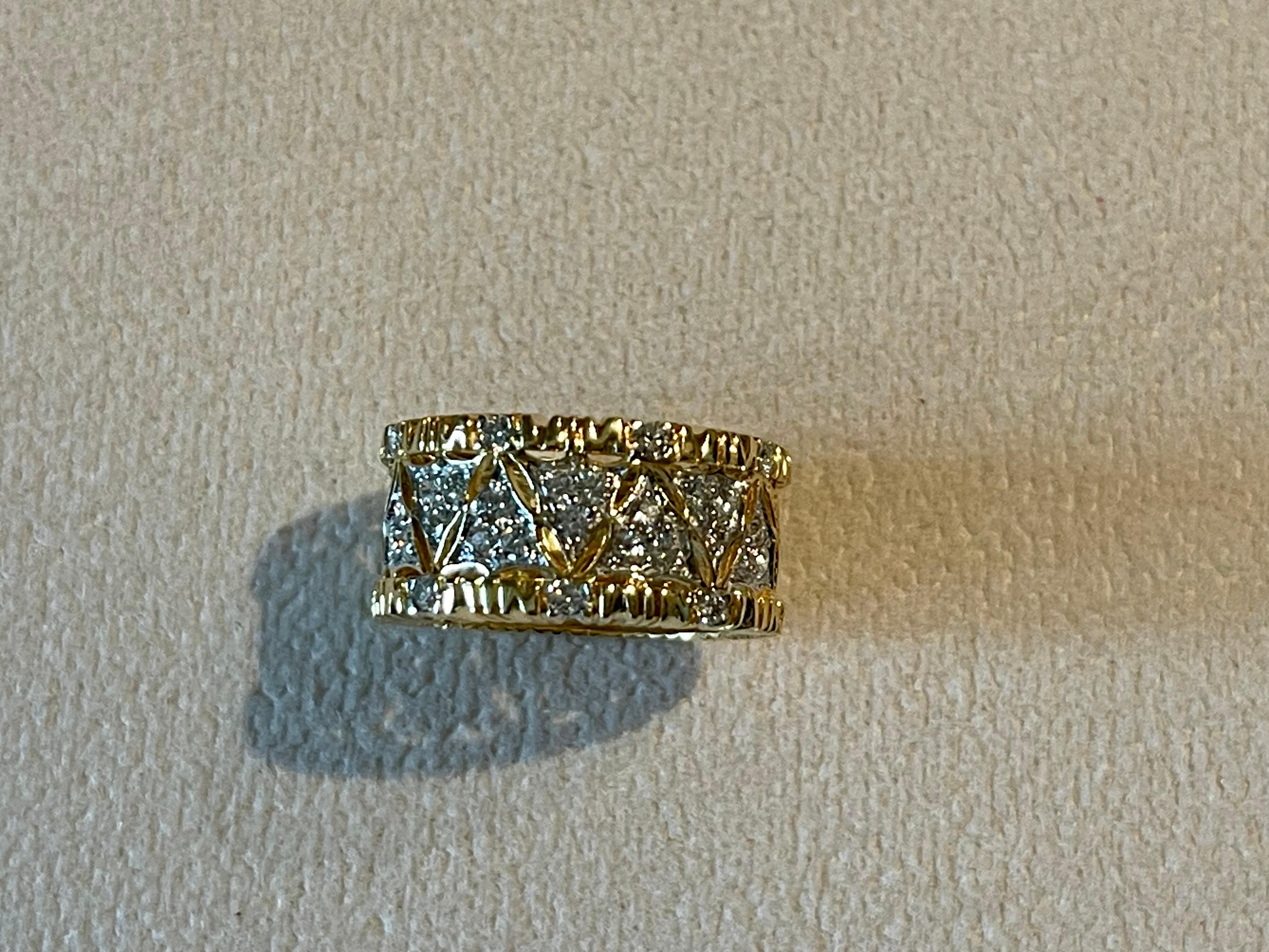 Contemporary 18 K yellow gold openwork filligree band Ring Diamonds For Sale