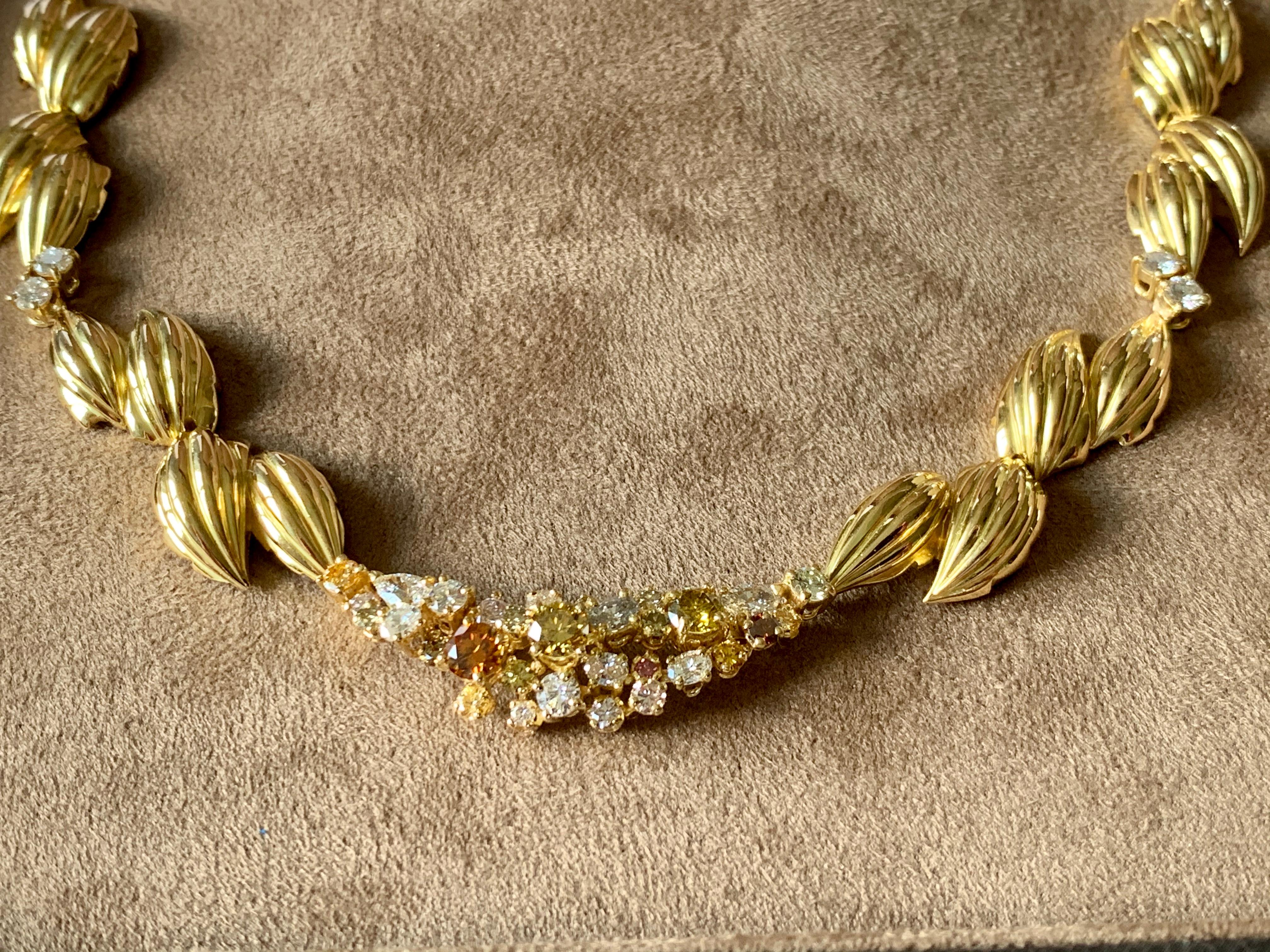 18 Karat Yellow Gold Retro Necklace Fancy Diamonds Leaf Design In Good Condition For Sale In Zurich, Zollstrasse