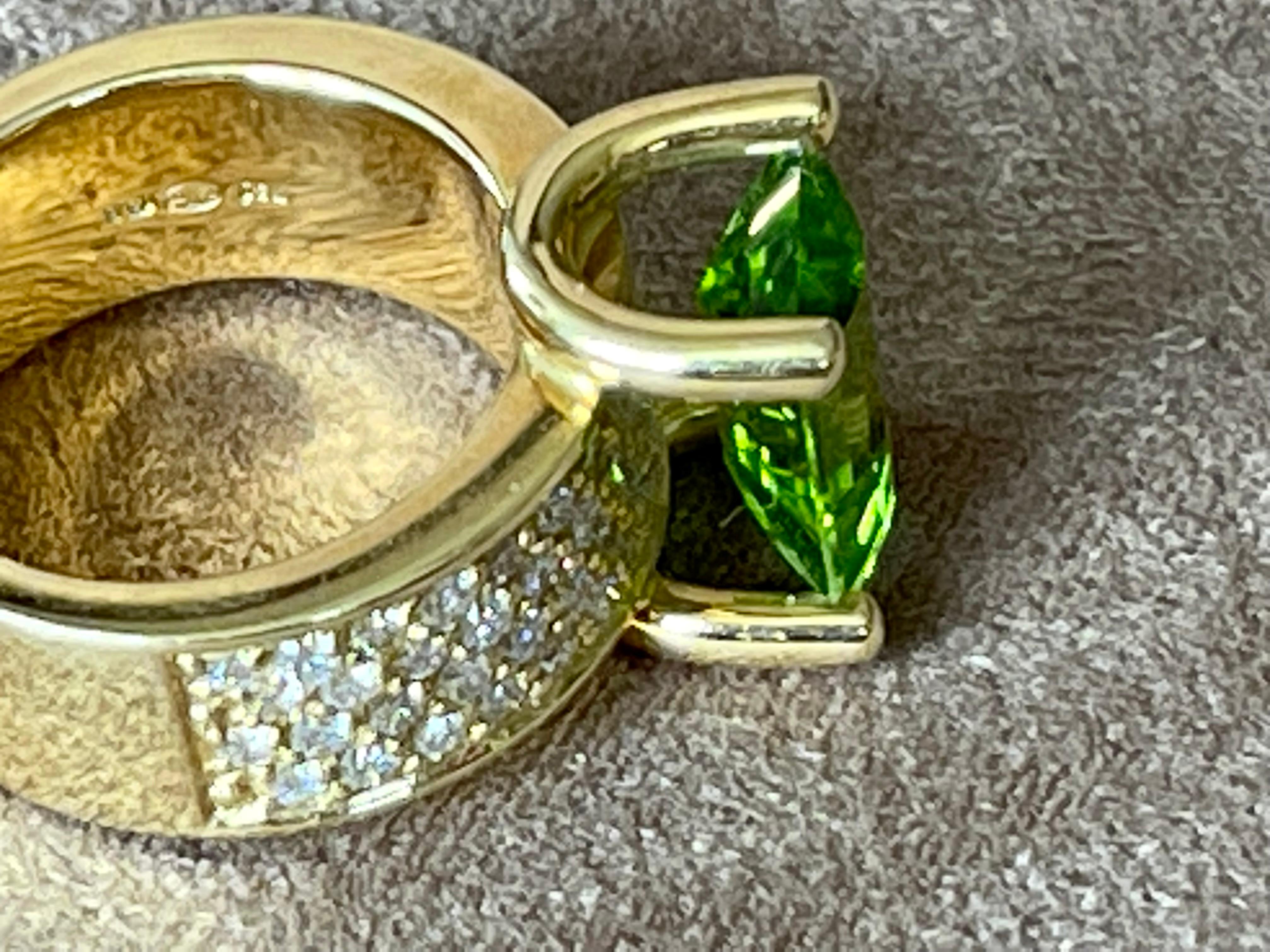 18 K Yellow Gold Ring Gübelin Lucerne Peridot Diamonds For Sale 4