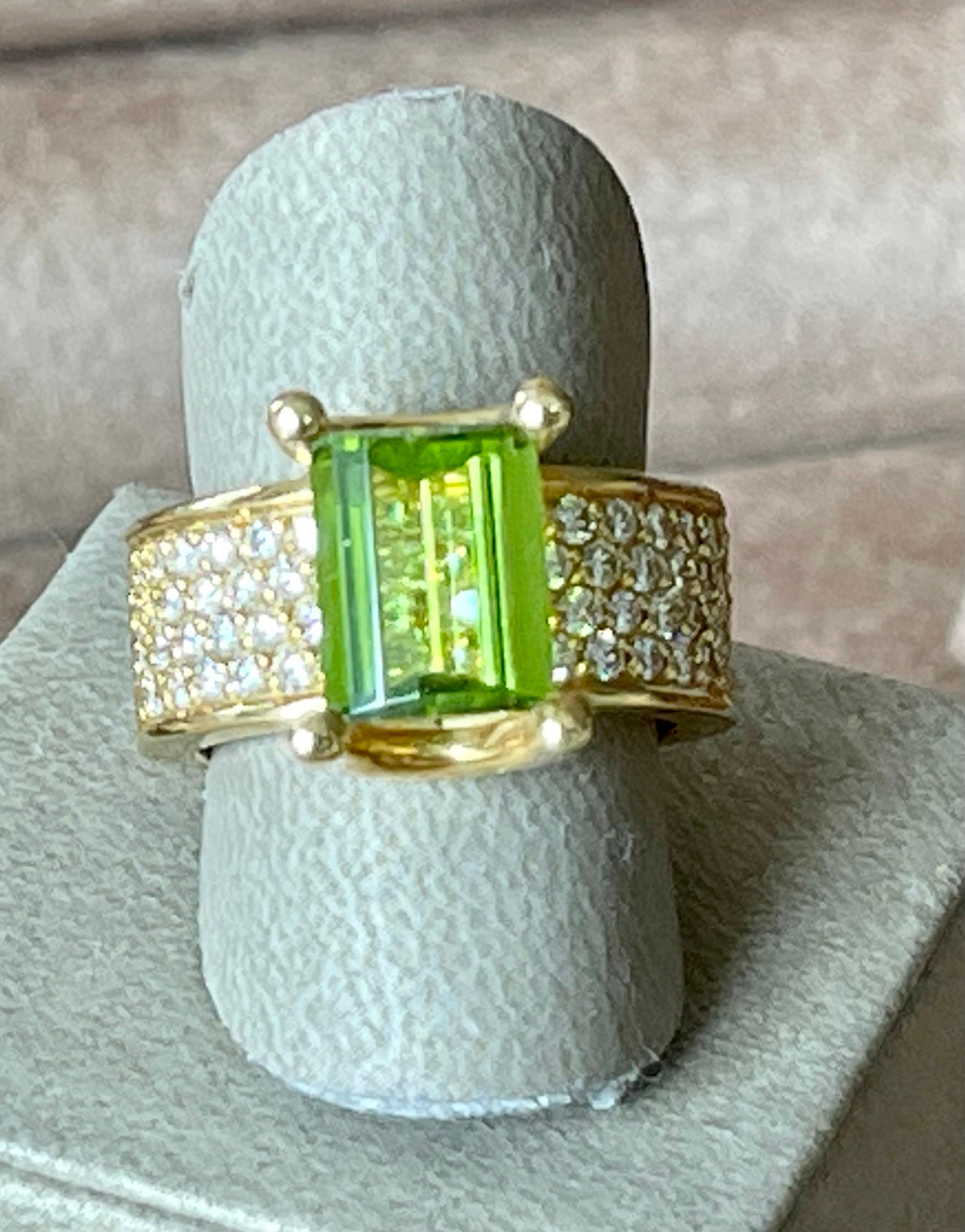 18 K Yellow Gold Ring Gübelin Lucerne Peridot Diamonds For Sale 5