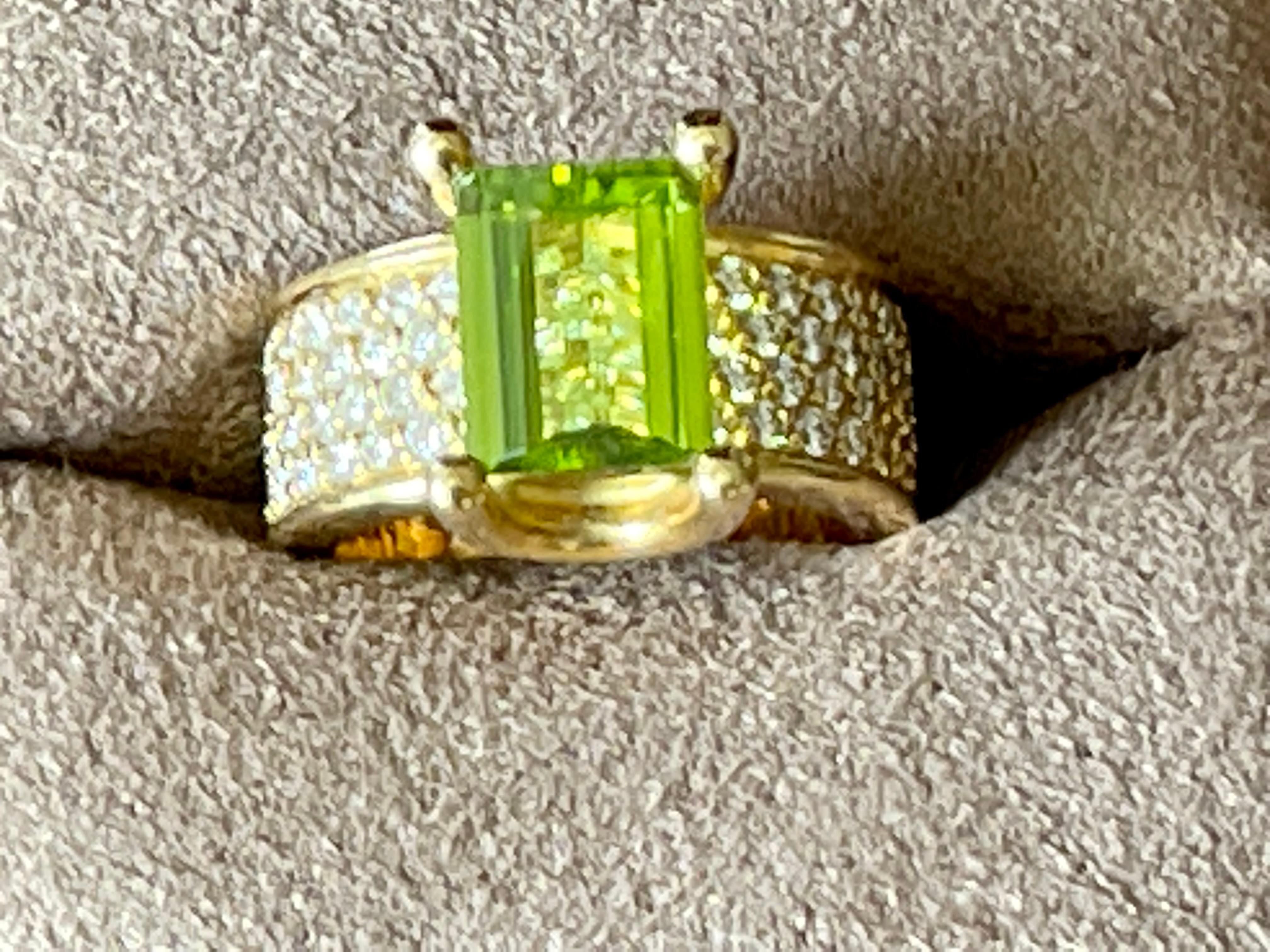 18 K Yellow Gold Ring Gübelin Lucerne Peridot Diamonds For Sale 1