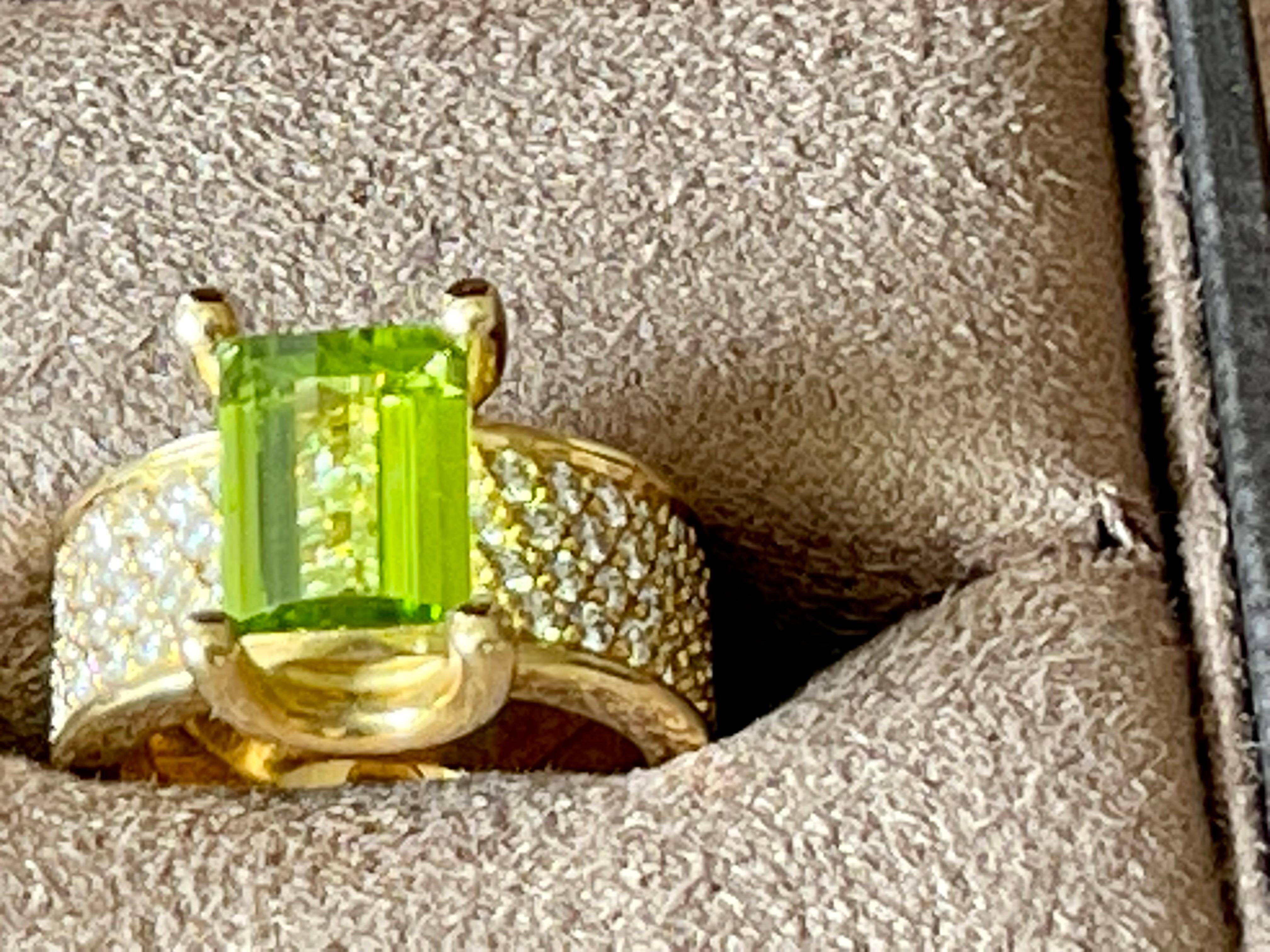 18 K Yellow Gold Ring Gübelin Lucerne Peridot Diamonds For Sale 2