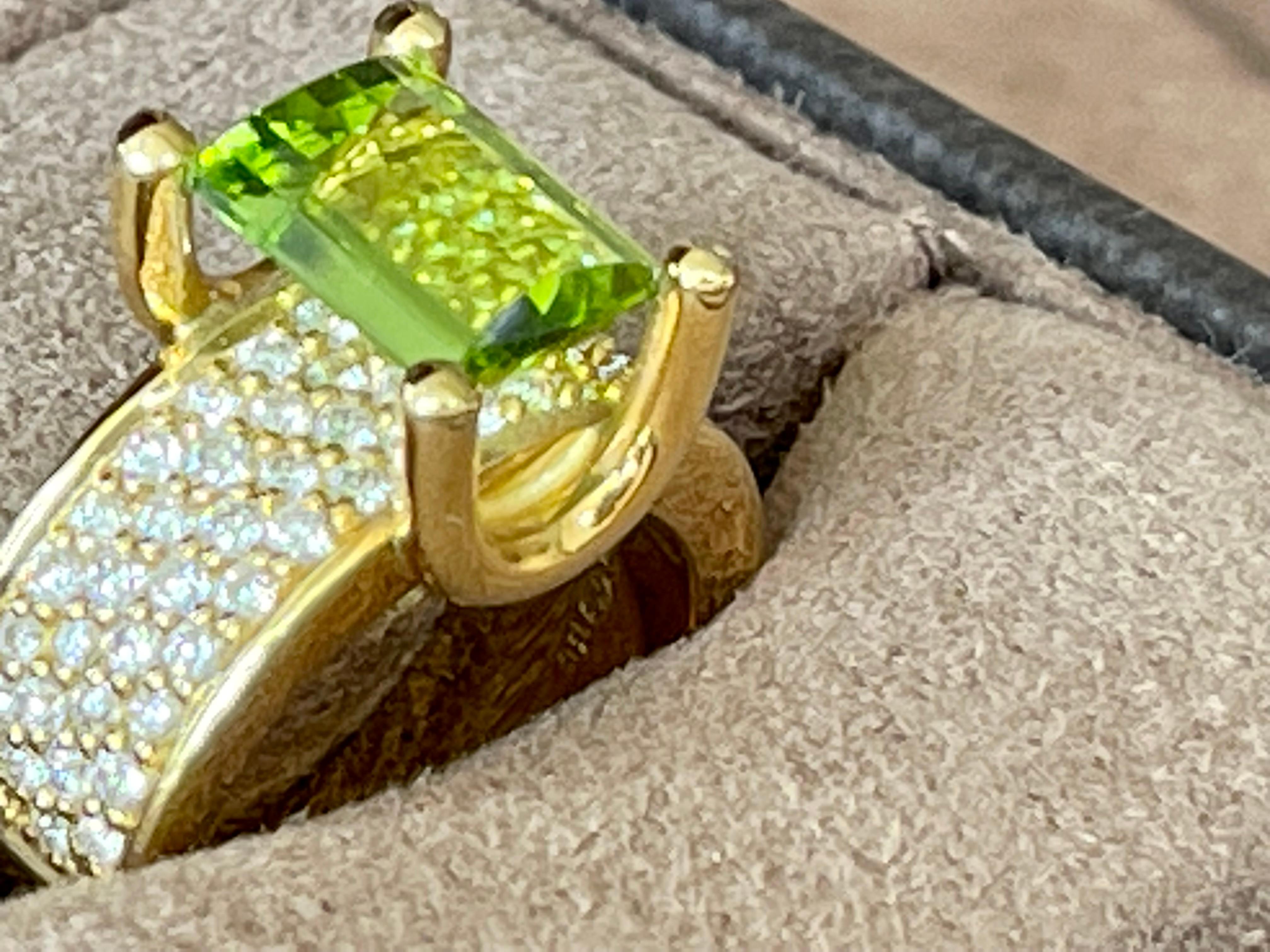 18 K Yellow Gold Ring Gübelin Lucerne Peridot Diamonds For Sale 3