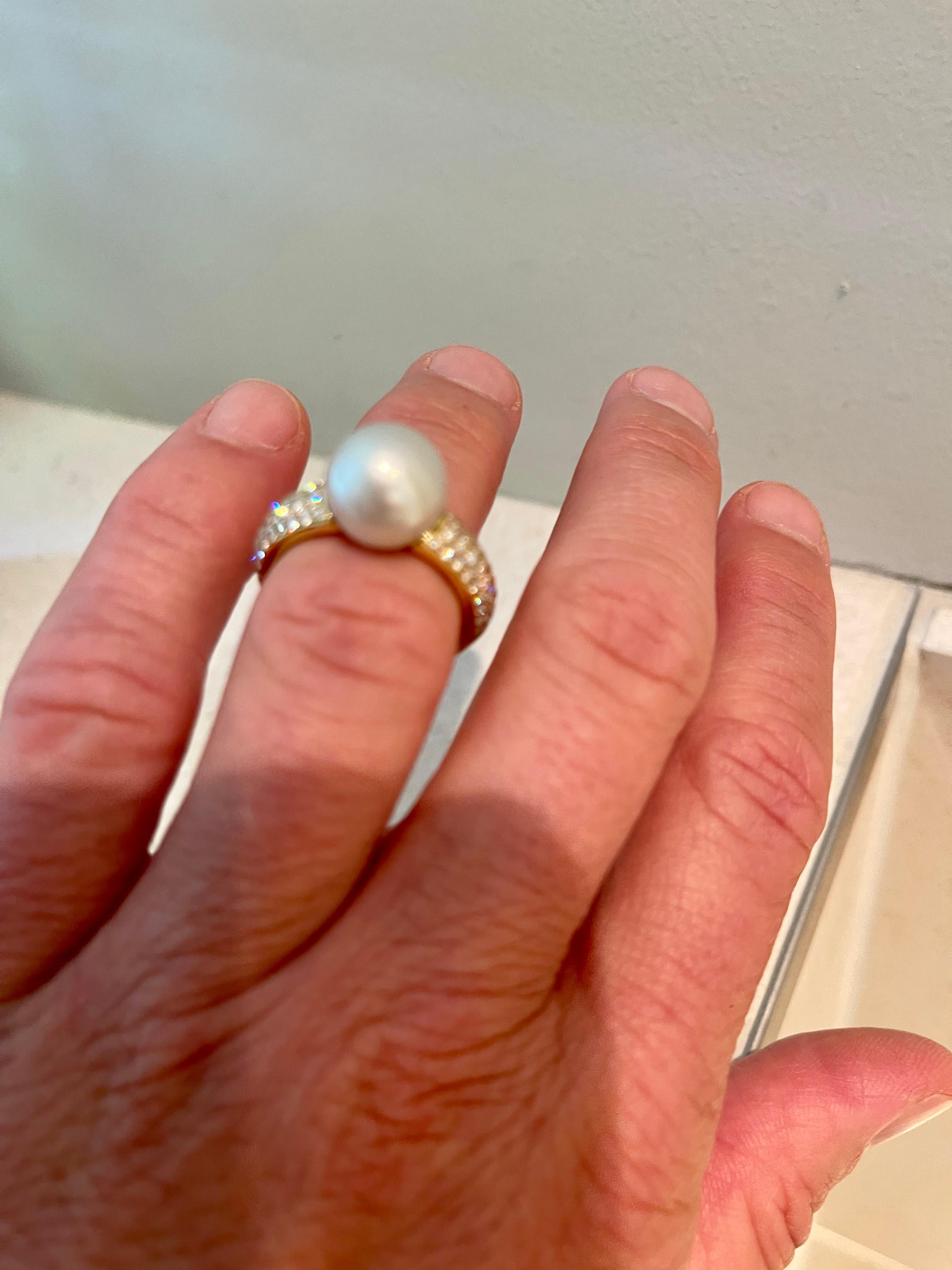 Very elegant and timeless 18 K yellow Gold Ring featuring a fine white South Sea Pearl (11mm) and pave set brilliant cut Diamonds weighing 0.94 ct. G, color, vs clarity. 
The ring is currently size 14/54( american ring size 7) but can easily be
