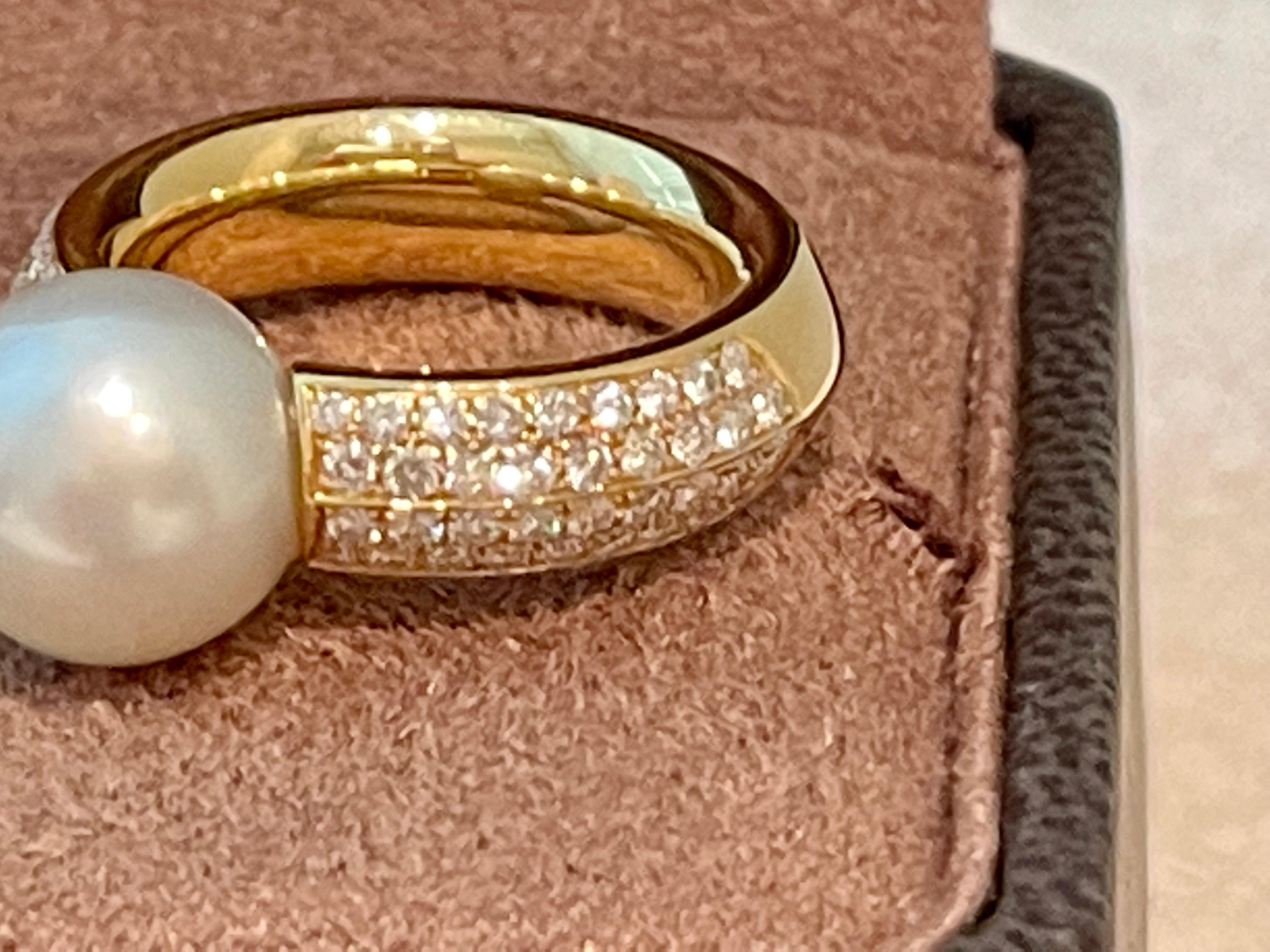 Contemporary 18 K Yellow Gold Ring South Sea Pearl Diamonds Gubelin Lucerne Switzerland For Sale