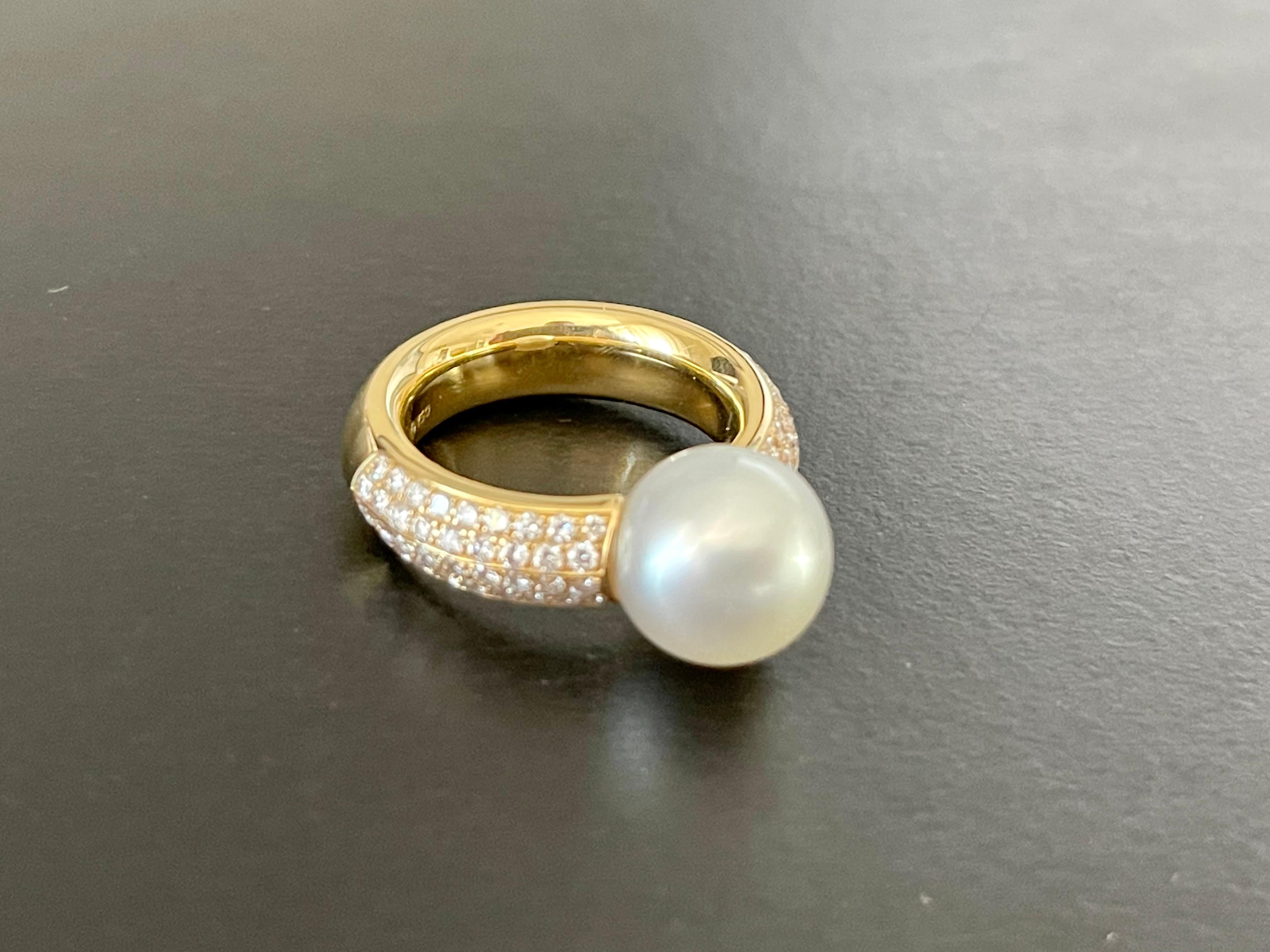 Women's 18 K Yellow Gold Ring South Sea Pearl Diamonds Gubelin Lucerne Switzerland For Sale