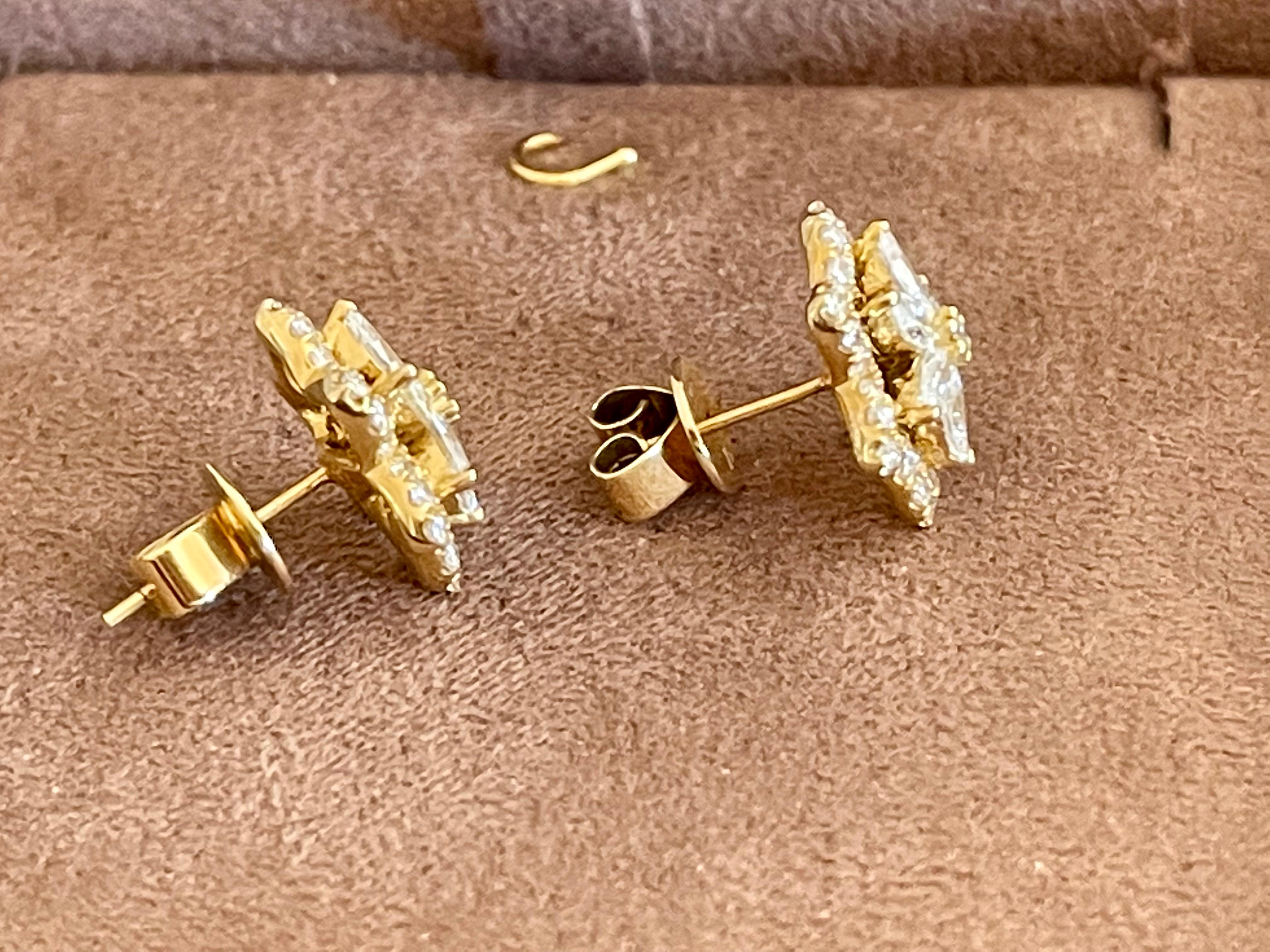 Contemporary 18 K Yellow Gold Star Sahped Earstuds Diamonds Marquise
