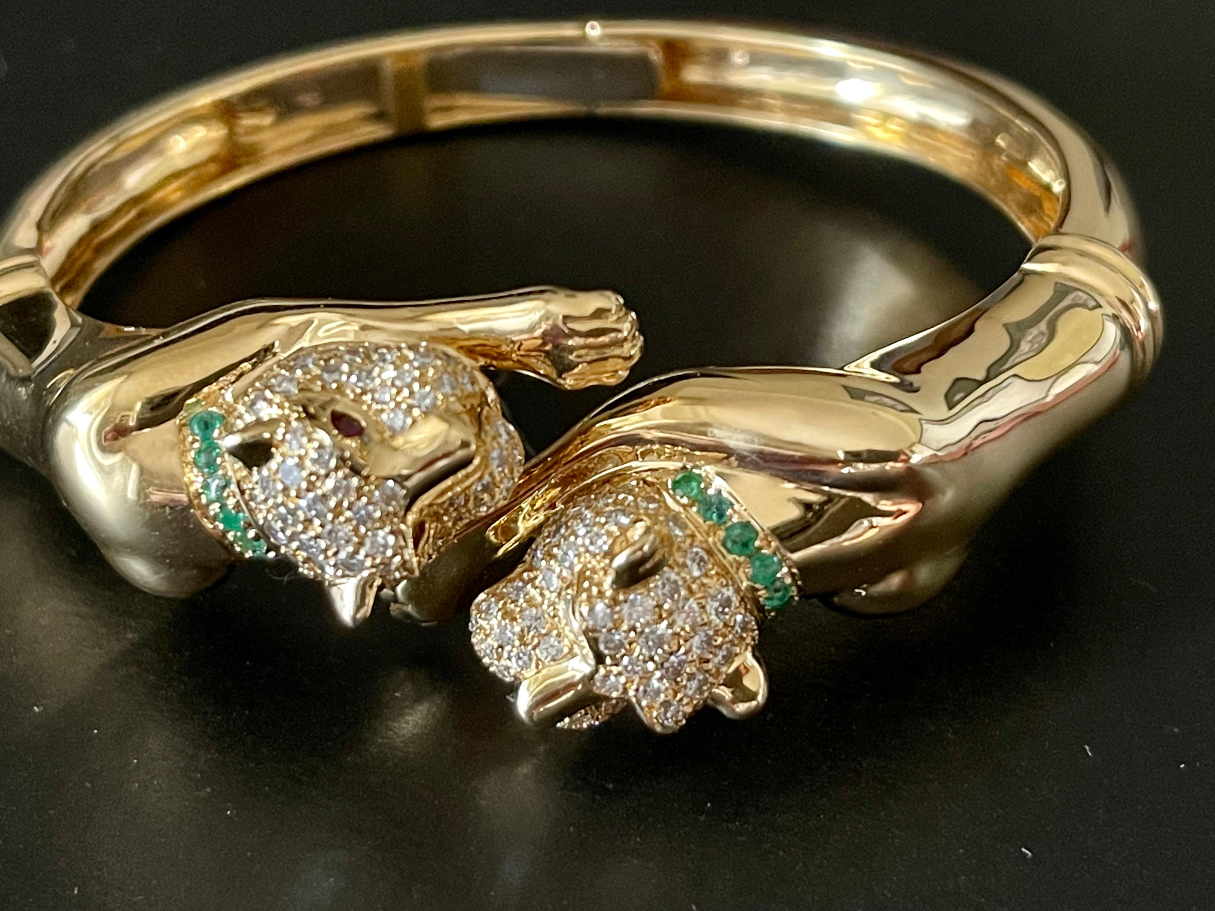 18 K Yellow Gold Twin Panther Bangle Diamonds Emeralds Ruby In Good Condition For Sale In Zurich, Zollstrasse