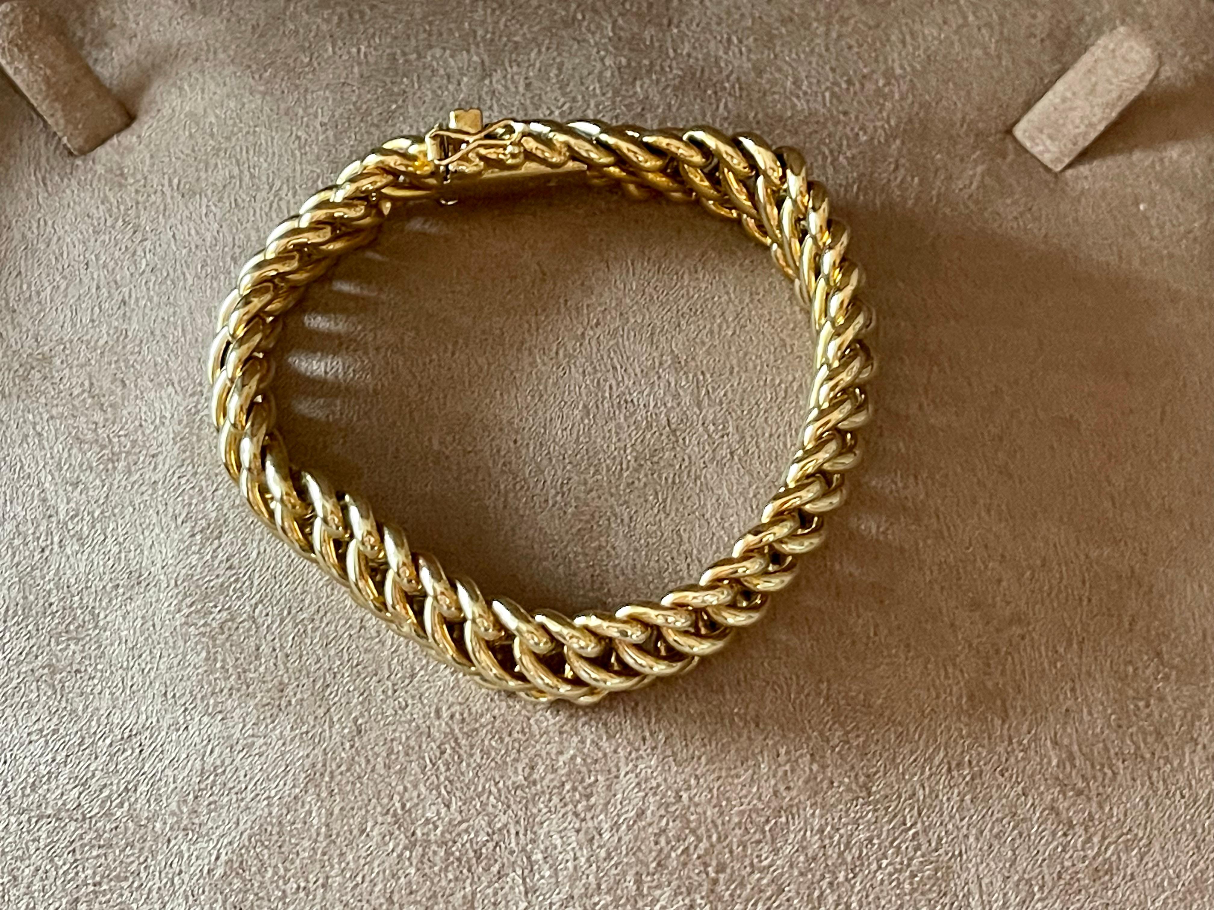 normal gold bracelet weight