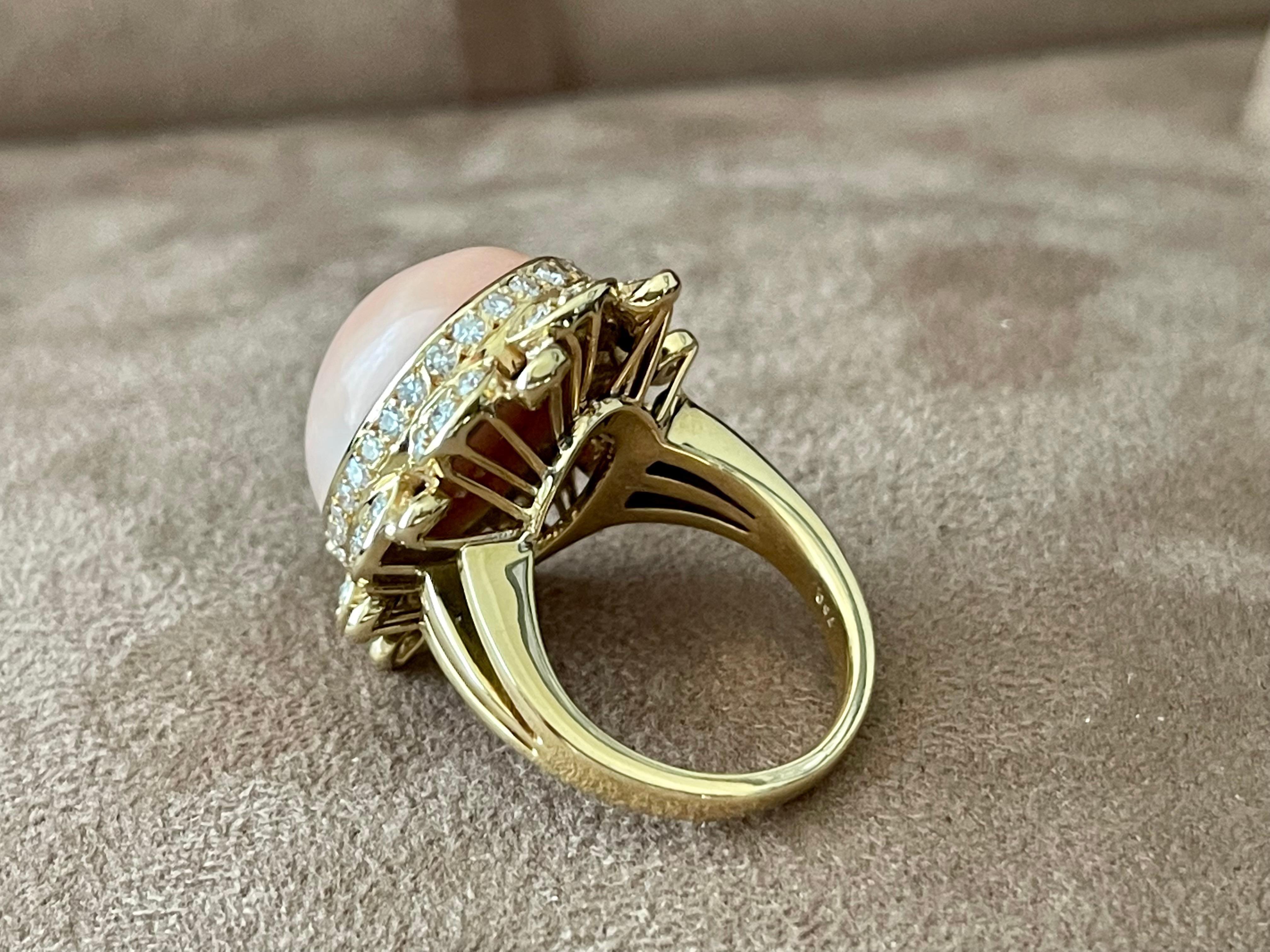 18 K Yellow Gold Vintage Cocktail Ring with Diamonds Angel Skin Coral In Good Condition For Sale In Zurich, Zollstrasse