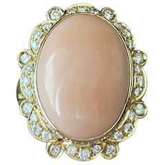 Bague cocktail vintage en or jaune 18 carats avec diamants et corail peau d'ange