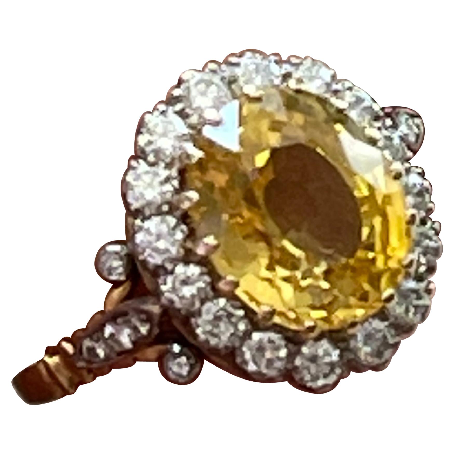 A bright yellow Sapphire is the central point of this classic Vintage Entourage Ring in 18 K yellow Gold. The yellow Sapphire has a weight of approximately 4.80 ct and is surrouded by 26 brilliant cut Diamonds weighing approximately 0.70 ct. 
The