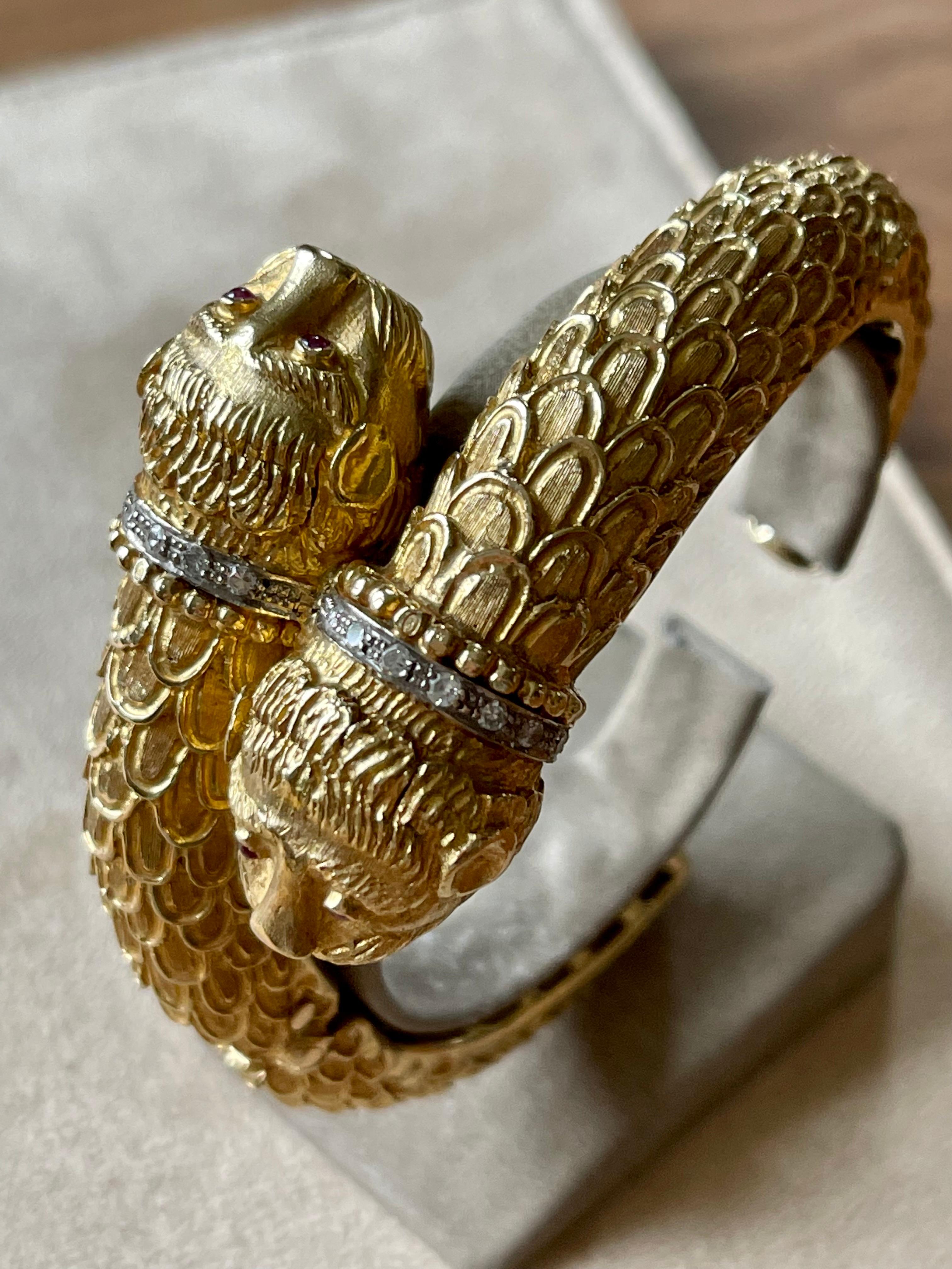 18 K Yellow Gold Vintage Lion's Head Bangle For Sale 2