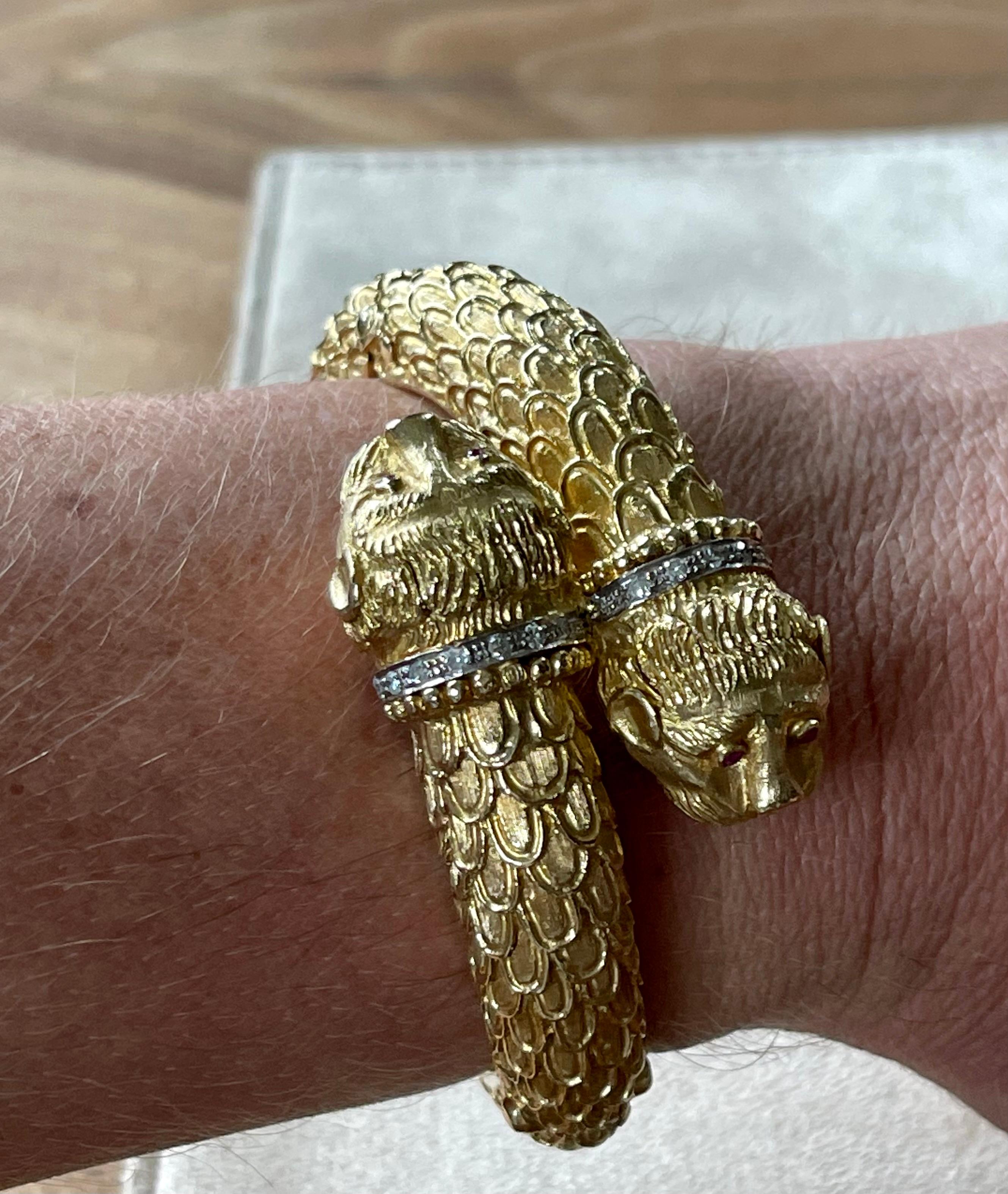 18 K Yellow Gold Vintage Lion's Head Bangle For Sale 3