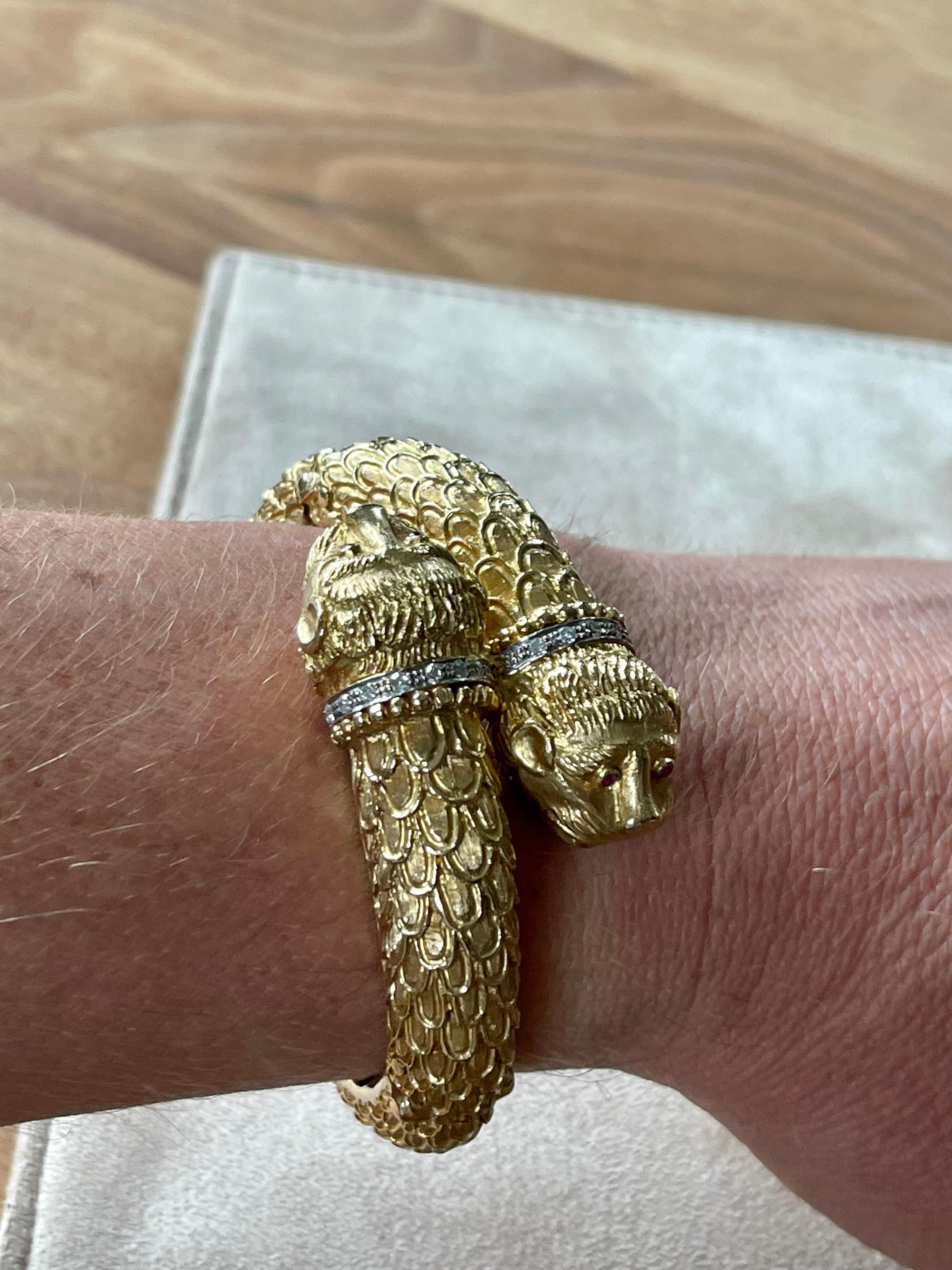 18 K Yellow Gold Vintage Lion's Head Bangle For Sale 4