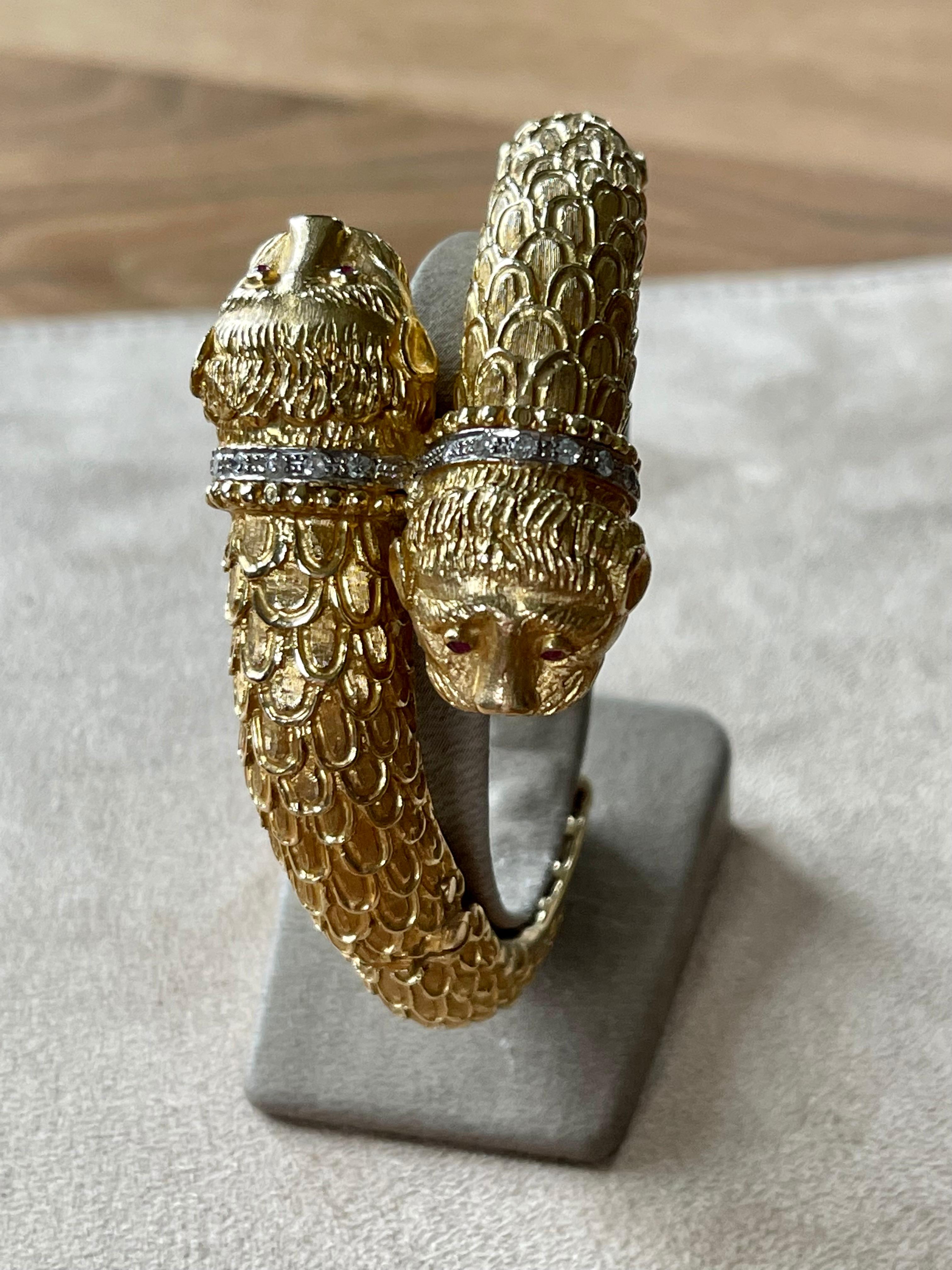 18 K Yellow Gold Vintage Lion's Head Bangle For Sale 1
