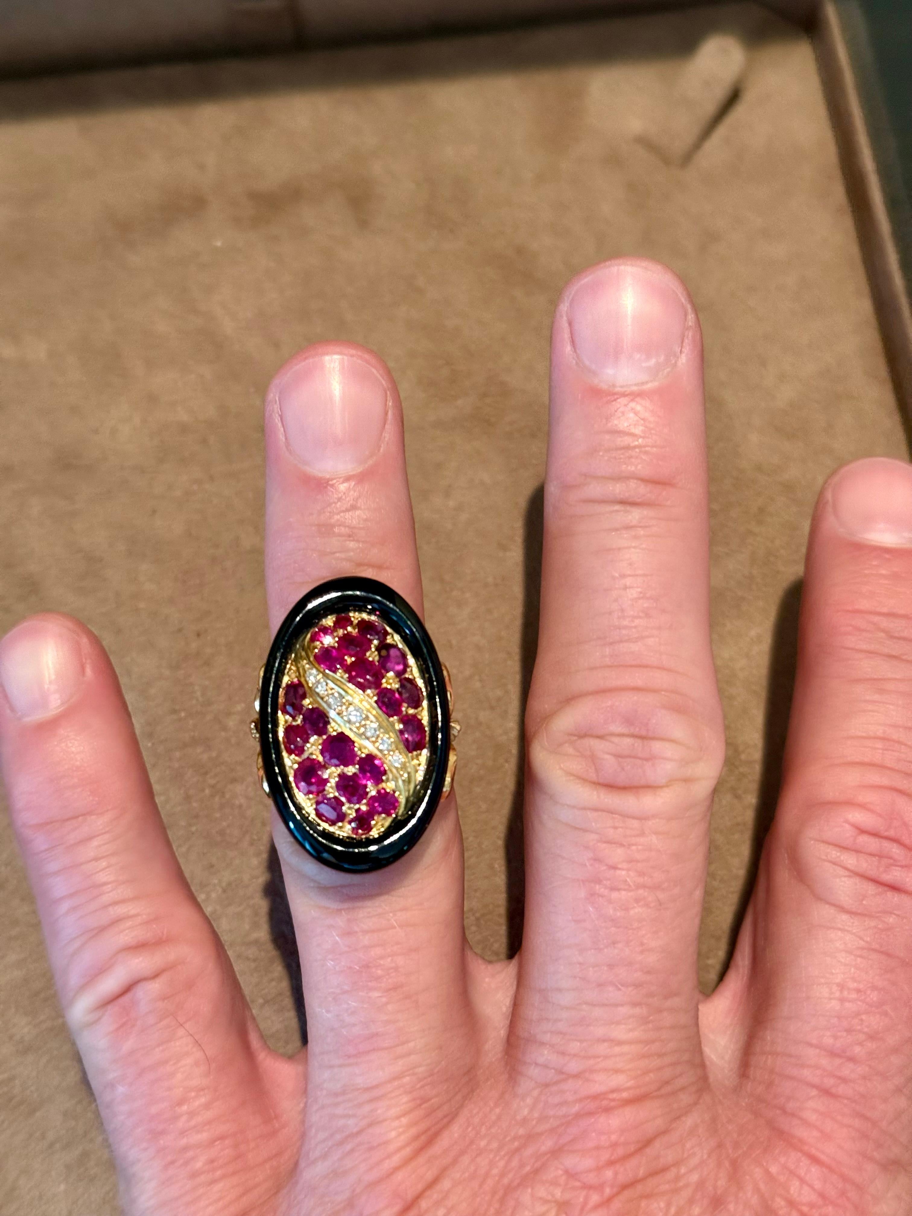 Anello vintage in oro giallo 18 K. con onice, rubino e diamante in vendita 4