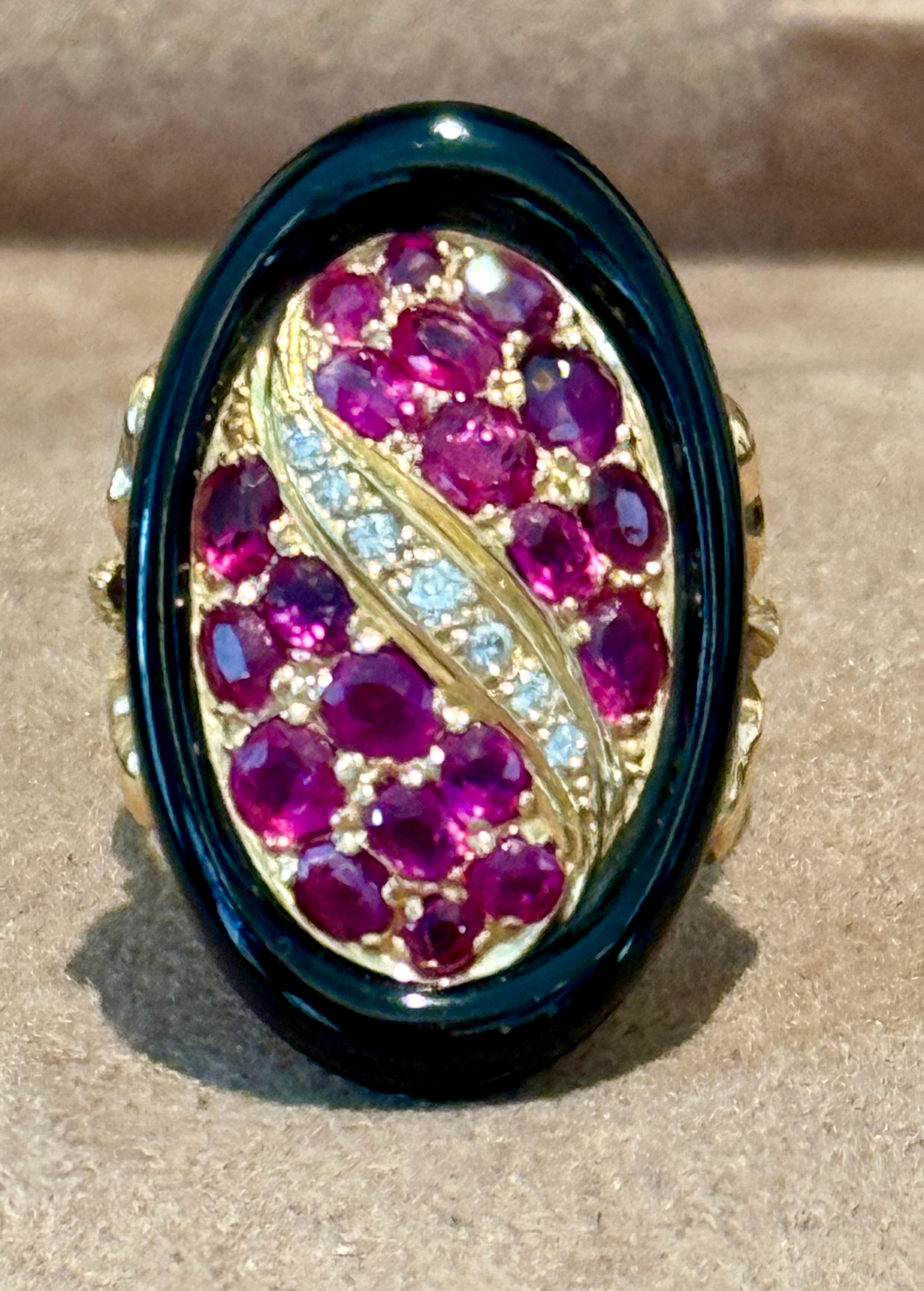 Taglio brillante Anello vintage in oro giallo 18 K. con onice, rubino e diamante in vendita