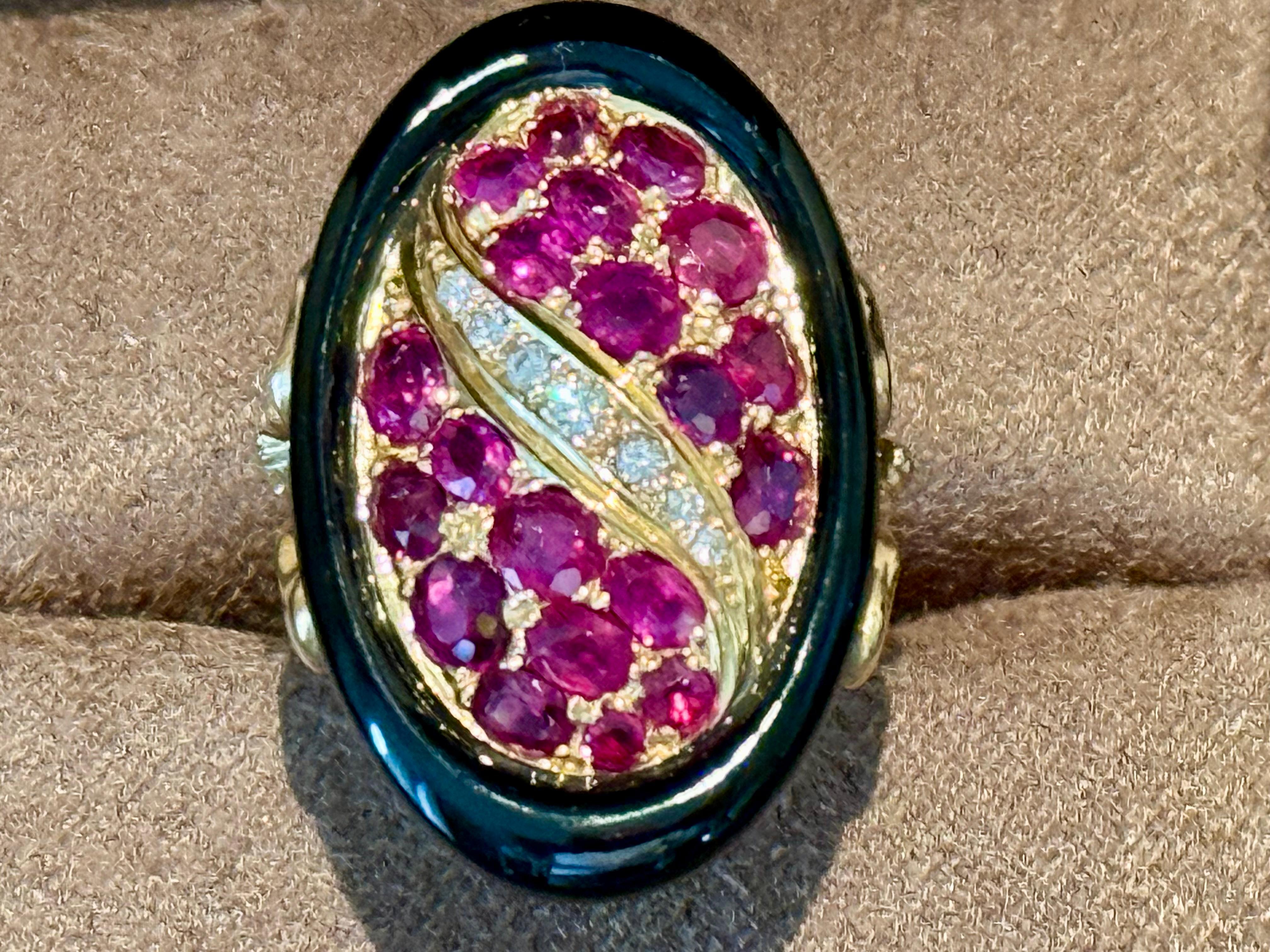 Anello vintage in oro giallo 18 K. con onice, rubino e diamante in vendita 3