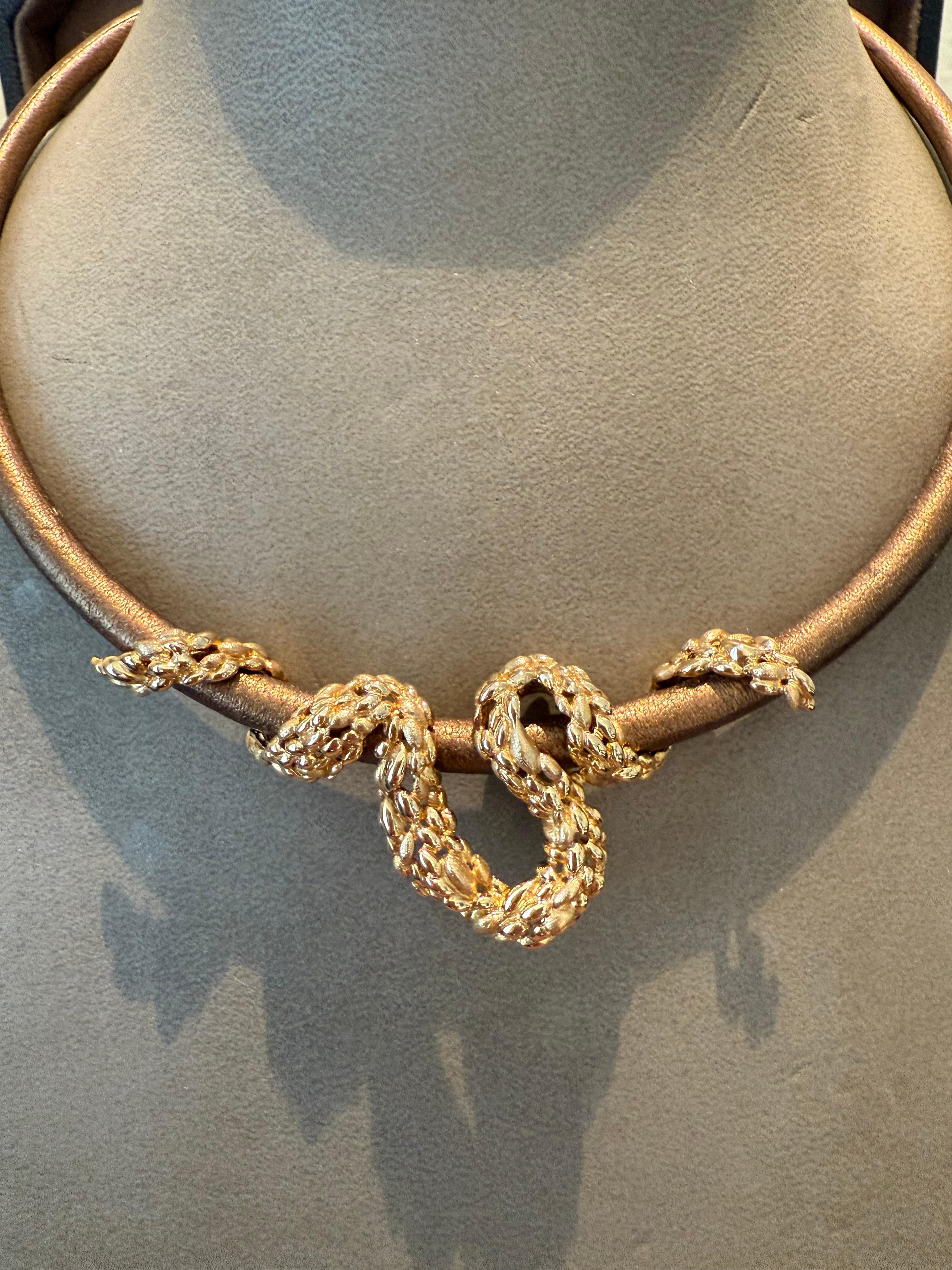 Collier en or jaune 18 K par Gilbert Albert en vente 2