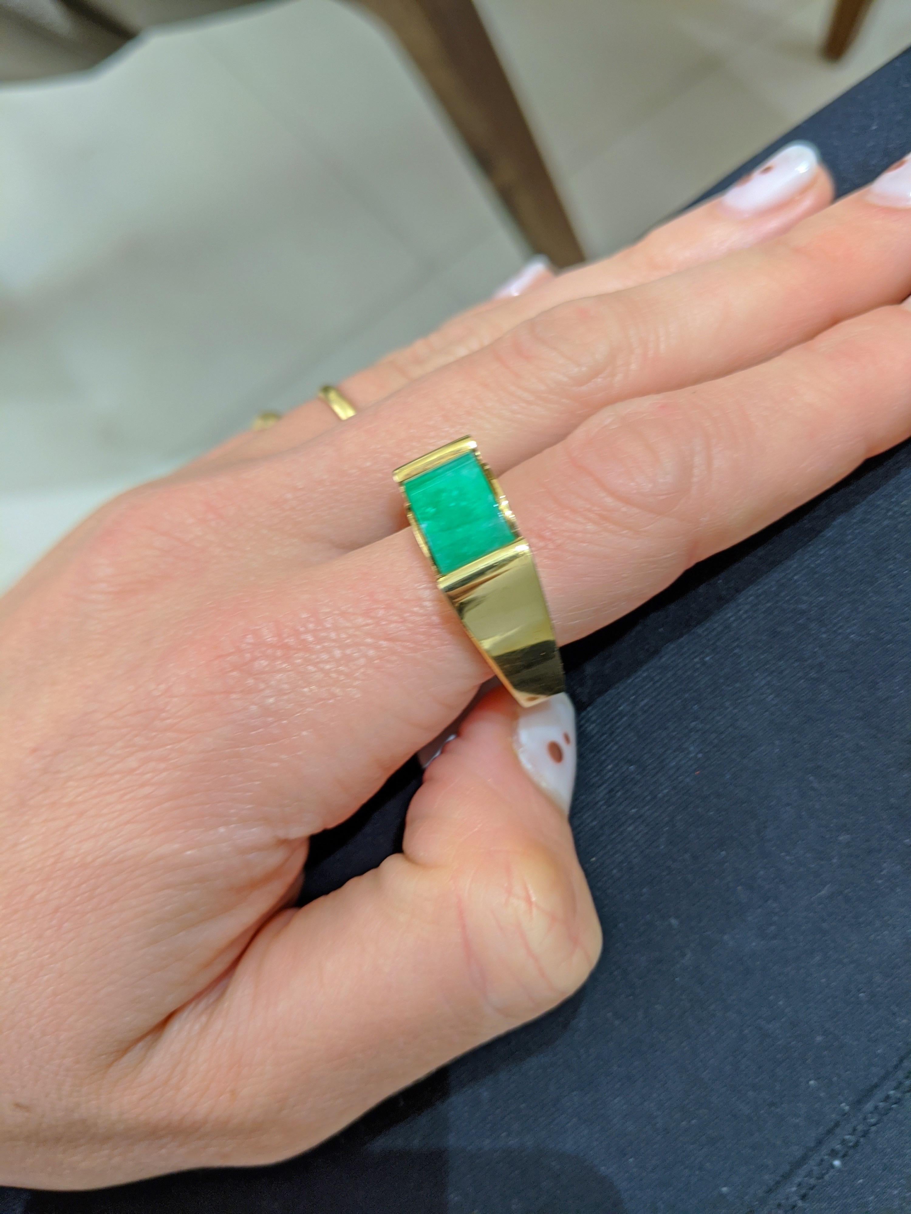 Women's or Men's 18 Karat Yellow Gold Gents Ring with Jade Center For Sale