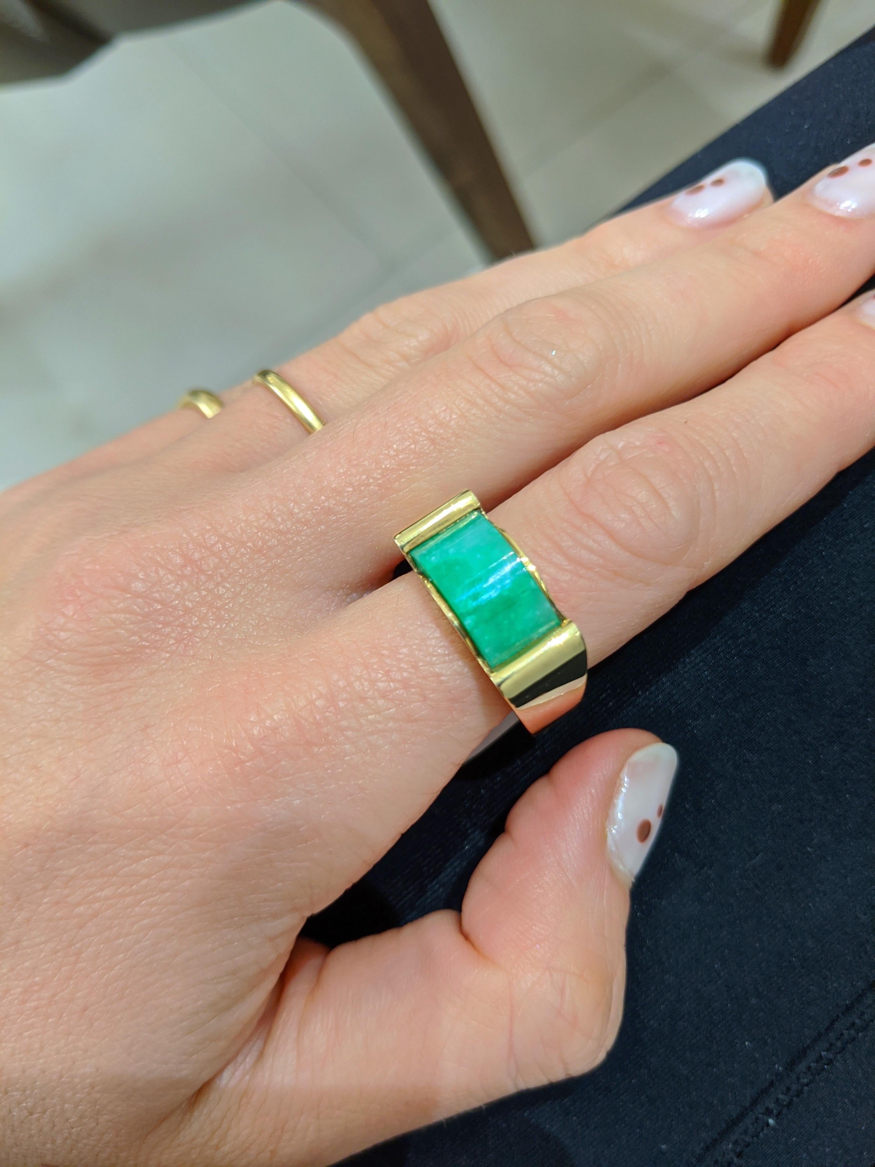 18 Karat Yellow Gold Gents Ring with Jade Center For Sale 1