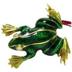 18 Karat .10 Carat Diamond Frog Pin Classic Deco Enamel 3D Still Life