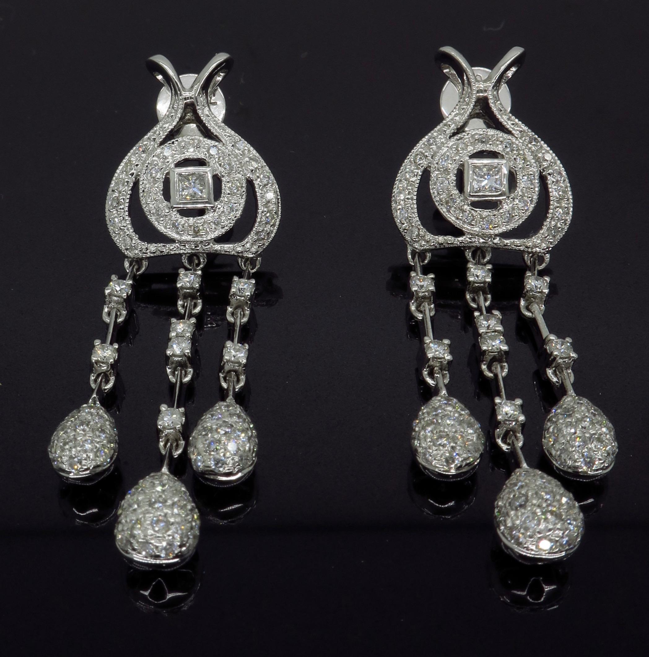 18 Karat 1.07 Carat Diamond Chandelier Earrings 3