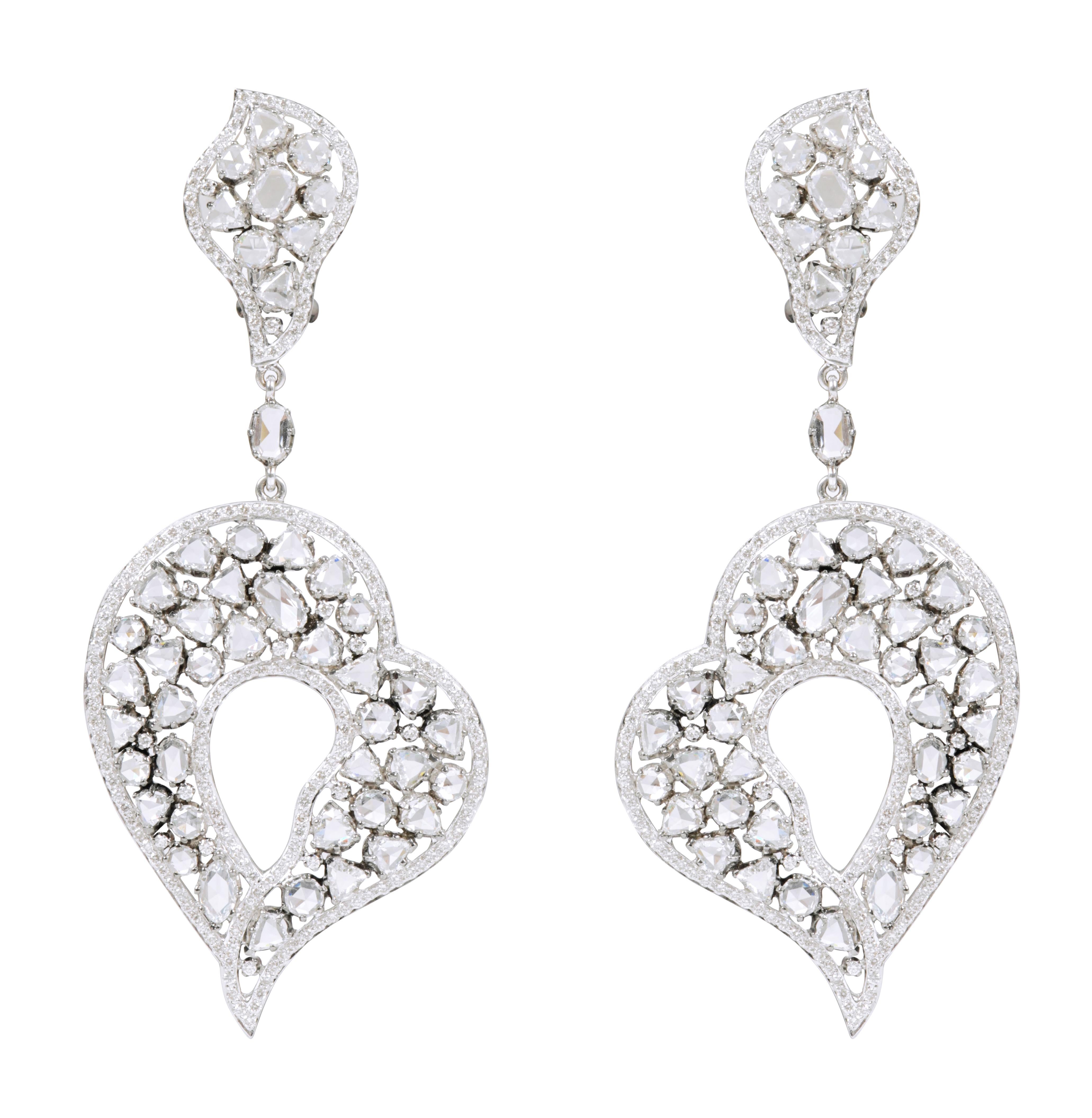 Women's 18 Karat 13.51 Carat Diamond Heart-Shape Dangle Cocktail Earrings For Sale