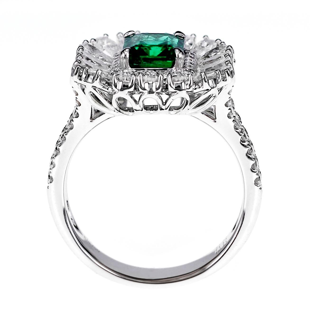 18 Karat 1.55 Carat Vivid Green Emerald and Diamond Solitaire Ring In New Condition In Hung Hom, HK